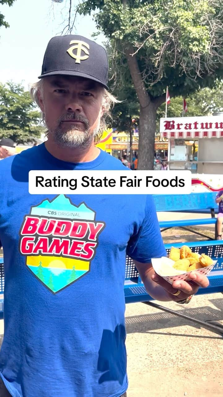 ジョシュ・デュアメルのインスタグラム：「Which food scared you the most from the #MinnesotaStateFair?」