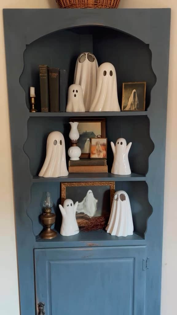 T.J.マックスのインスタグラム：「decor so cute it’s looking like a boo-tique  (📸: @burlapandspruce) #halloweendecor #cottagecore」