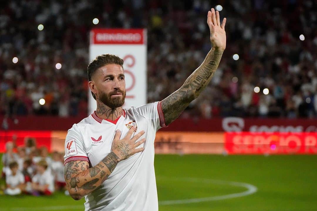 セルヒオ・ラモスのインスタグラム：「No hay palabras. Desde lo más profundo de mi corazón, GRACIAS. ⚪️🔴」