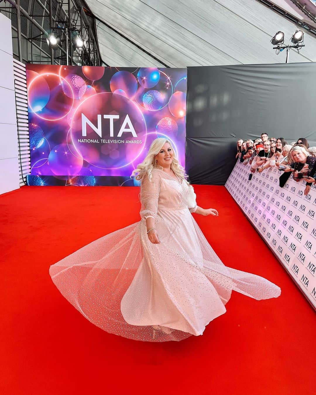 ルイーズ・ペントランドのインスタグラム：「ad|Invite ✨What a night! I’ve put all the stories from last nights @officialntas into a highlight- what a blast! 🍾  In case you haven’t seen, here’s the details! Yay!  Hosted by the amazing ladies at @pixibeauty, dress from @phaseeight (though I forgot to add the satin belt! gargh!!!), all the logistics sorted by @bellepr_, hair by @afhairstylist and makeup by me!   A once a year magical night of inspiration, entertainment and glamourrrrr!!  Thank you for all your lovely DM’s, you are the best! Business as usual from tomorrow! Comfies, school runs and mum life but just staying in the glitzy bubble a little longer ✨🤍🥂」