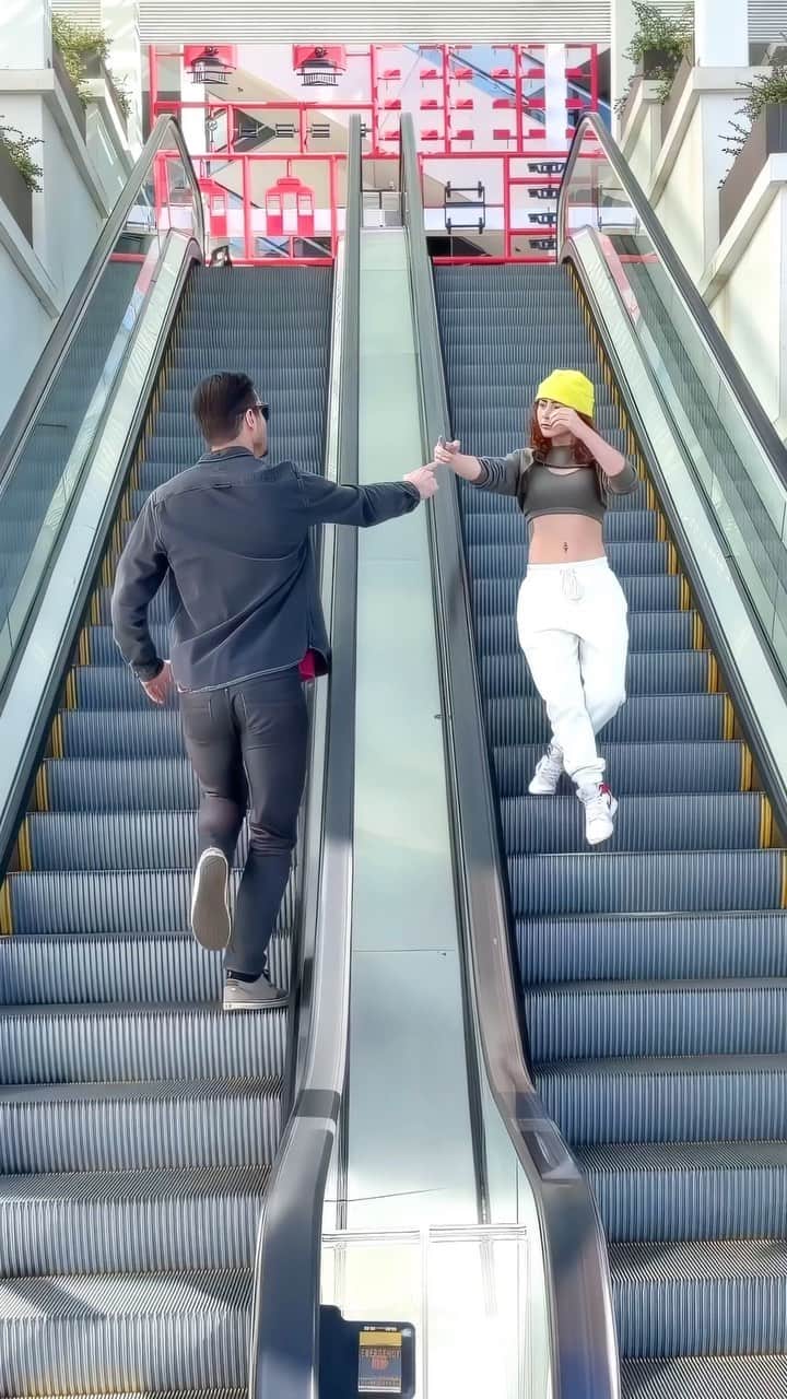 Chadd Smithのインスタグラム：「POV: you find a computable humanoid but you’re moving in different directions 😢」