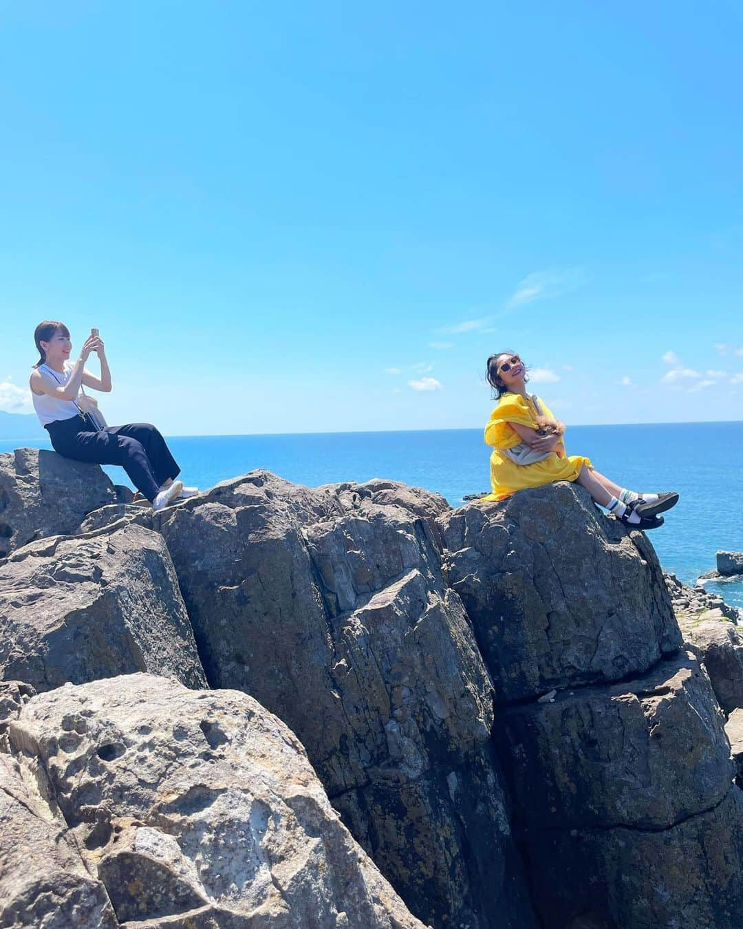 近藤夏子さんのインスタグラム写真 - (近藤夏子Instagram)「夏が行くね☀️  太陽の光モリモリ浴びて過ごした日🌞✨ 夏は苦手だけど、、、 海を眺めるのは大好き💕 空を見上げるのも大好き💗 高いところも大好き😏✨w 美味しいものも大大大大好き😋❣️ #夏の思い出 #弾丸旅行 #東尋坊 #福井観光」9月7日 7時14分 - kondonatsuko