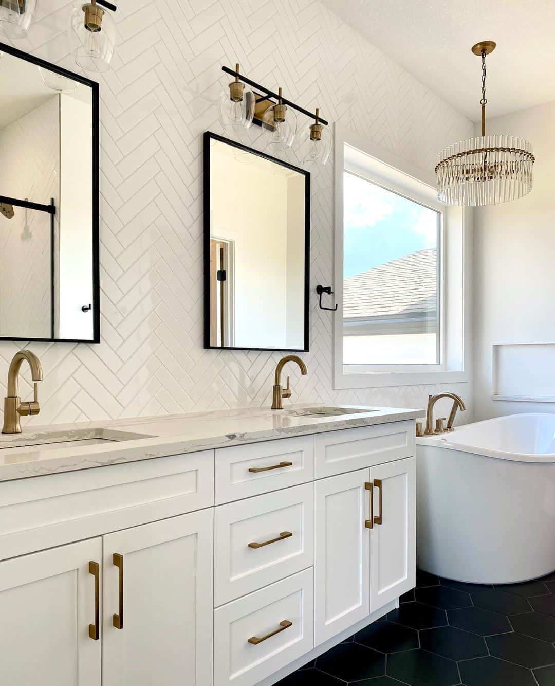 MT DOMAINEのインスタグラム：「Love the details.  Via (@little.rock.builders) #MyDomaine」