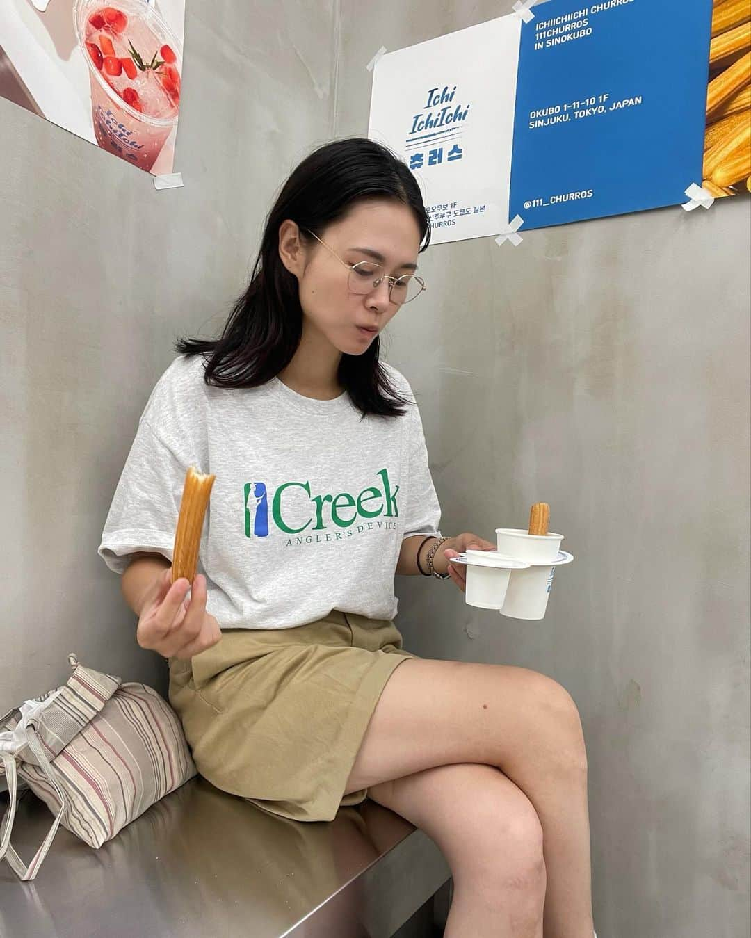 田中シェンさんのインスタグラム写真 - (田中シェンInstagram)「밥 먹었어？ ご飯は食べましたか？🤓  Tops @creek_anglersdevice  Shirts #comolishirt  Pants @yaeca.ikkaku  Stripe bag @amomento.jp  Shoes @kleman_france  Glasses @kearny_eyewear  新大久保駅にて韓国小旅行気分で さんぽしてまいりましたっ🇰🇷 途中友達が抜けて、でも一人でも サムギョプサルを食べたくて探しまわったら とてもいい出会いがありましたっ🙋🏻‍♀️💯  _______________________________  #新大久保駅  @seoul_tiramisu  _______________________________  新大久保駅に降り立ち、チュロス屋さんに辿りつく までに目に入ってしまい衝動買いしました🤦🏻‍♀️💓 カップに入ったいちごティラミスって ビジュアルが爆発してる...🍓💥✨ 食べ歩きに最適だった！けど、ティラミスという よりチーズケーキみたいな🍰味だったので 甘甘が苦手な人にはおすすめしないかも☺️💦 _______________________________  @111_churros  _______________________________  新しくできた噂のチュロス屋さん✨ 実は、チュロス初体験の田中、 チョコソースとか普通の味にすればいいのに なぜか、チリヨーグルト味という少しクセが強い ディップソースに🤣 甘いとしょっぱいは永遠に行けるのが実証されてる ので間違いない味でした😋🙏🏻💯 チュロスがもちもちっ‼️ 店内にはステンレスの什器がたくさんあって モダンな雰囲気でした🏠 _______________________________  @gogiiyagi  #肉の物語  #一人サムギョプサル  _______________________________ チュロス屋さんを出たところで、 友達は用事があり解散🤝 でも、せっかく新大久保に来たんだから サムギョプサルを食べたい‼️一人では入れても 鉄板で焼いてくれるお店は少なくて…. (厨房で焼いてくるスタイルとか、2人前からとか😭) ここのお店は、目の前の網で焼いてくれるし、 おつまみも盛りだくさんでとても良かった‼️ 肉も肉厚ジューシーでした👏 #チャミスル を一本一人で空けるのは いくらなんでも無理だったのでみなさんも 気をつけて⚠️🫠💥 _______________________________  個人的には　ソウル市場 が一番楽しかった！ _______________________________  If you are happened to be solo tripping in Tokyo. And want to enjoy Korean bbq, there’s not many  Restaurant u can do that. 🍖  But this one , @gogiiyagi  Serves u the bbq as if ur here with ur friends, or family or couples! I mean usually if u are solo , they give u in  Hot plate, not real bbq in front of you. Meat is juicy And try #souju with it! I bet u will fall in love ❤️ _______________________________ #新大久保グルメ巡り #新大久保食べ歩き  #新大久保スイーツ #新大久保コリアンタウン  #新大久保サムギョプサル  #新大久保散歩 #新宿さんぽ #shinokubocafe  #creekanglersdevice #klemanpadre  #fallfashion2023 #streetchicfashion  #メンズファッションスタイル #秋冬ファッションコーデ  #スポーティーコーデ #メガネ女子👓  #일본여행🇯🇵 #東京観光🗼  #yutenji  #여행일기✈️ #푸드스타그램🍴  #카페스타그램☕🍨🍰 #每日穿搭分享  #日系穿搭必備」9月7日 19時50分 - shen_tanaka