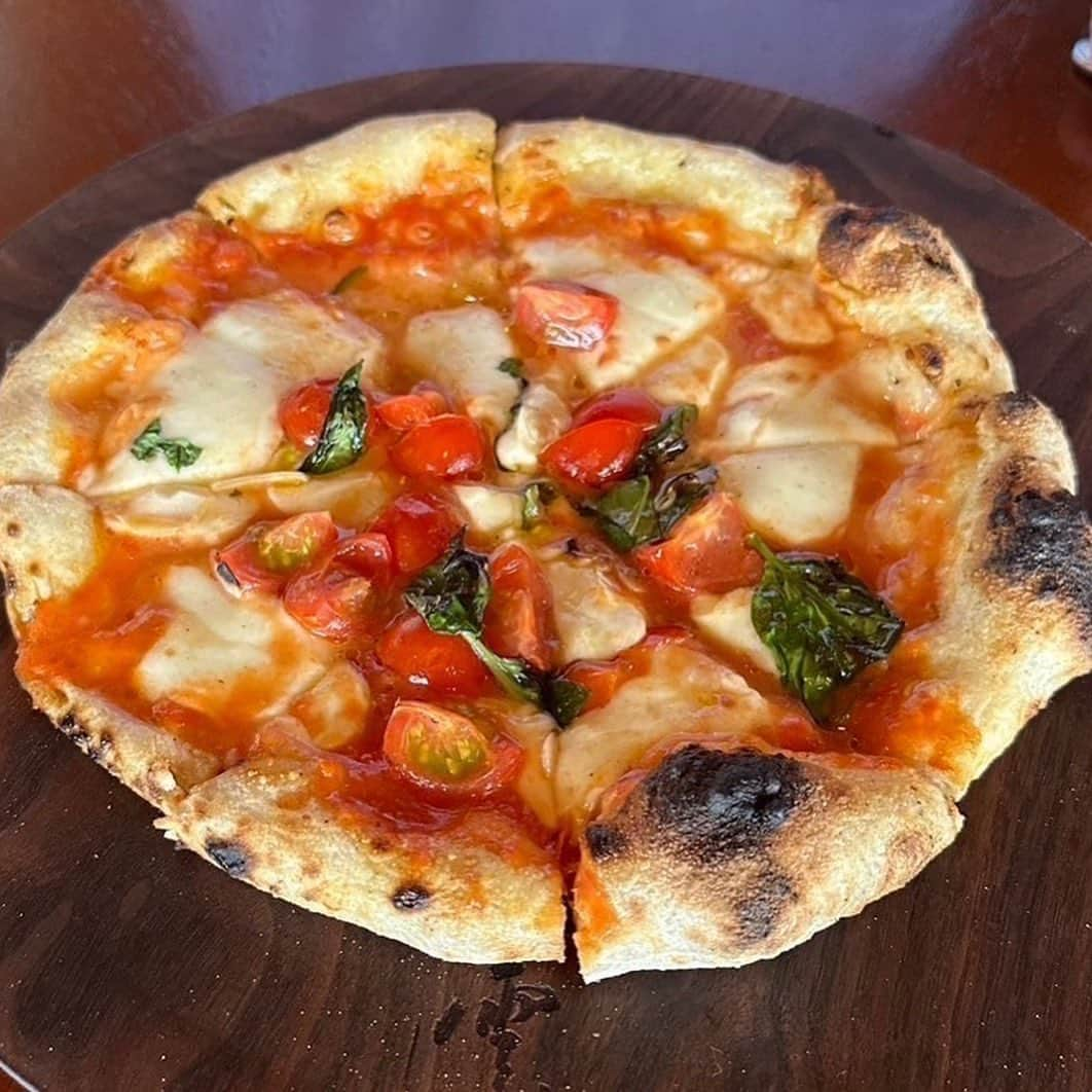 モモコさんのインスタグラム写真 - (モモコInstagram)「ピザを食べに生駒の山へ🍕 山道で思わぬハプニング💦 でも、楽しい経験でしたぁ😊  今日配信のYouTube『モモコ新聞』は…そのずっと行きたかった生駒の山のピザのお店に向かってる途中にまさかのハプニング💦  見てねー❗️ 配信は19時からです。  #ハイヒールモモコ #👠 #👠🍑 #CHANEL #シャネラー #グルメ #アメブロ #YouTube #モモコ新聞 #週に1日だけ #ピザ屋さん #ハプニング  #KUMOTEI #雲亭 #生駒」9月7日 7時32分 - highheel_momoko