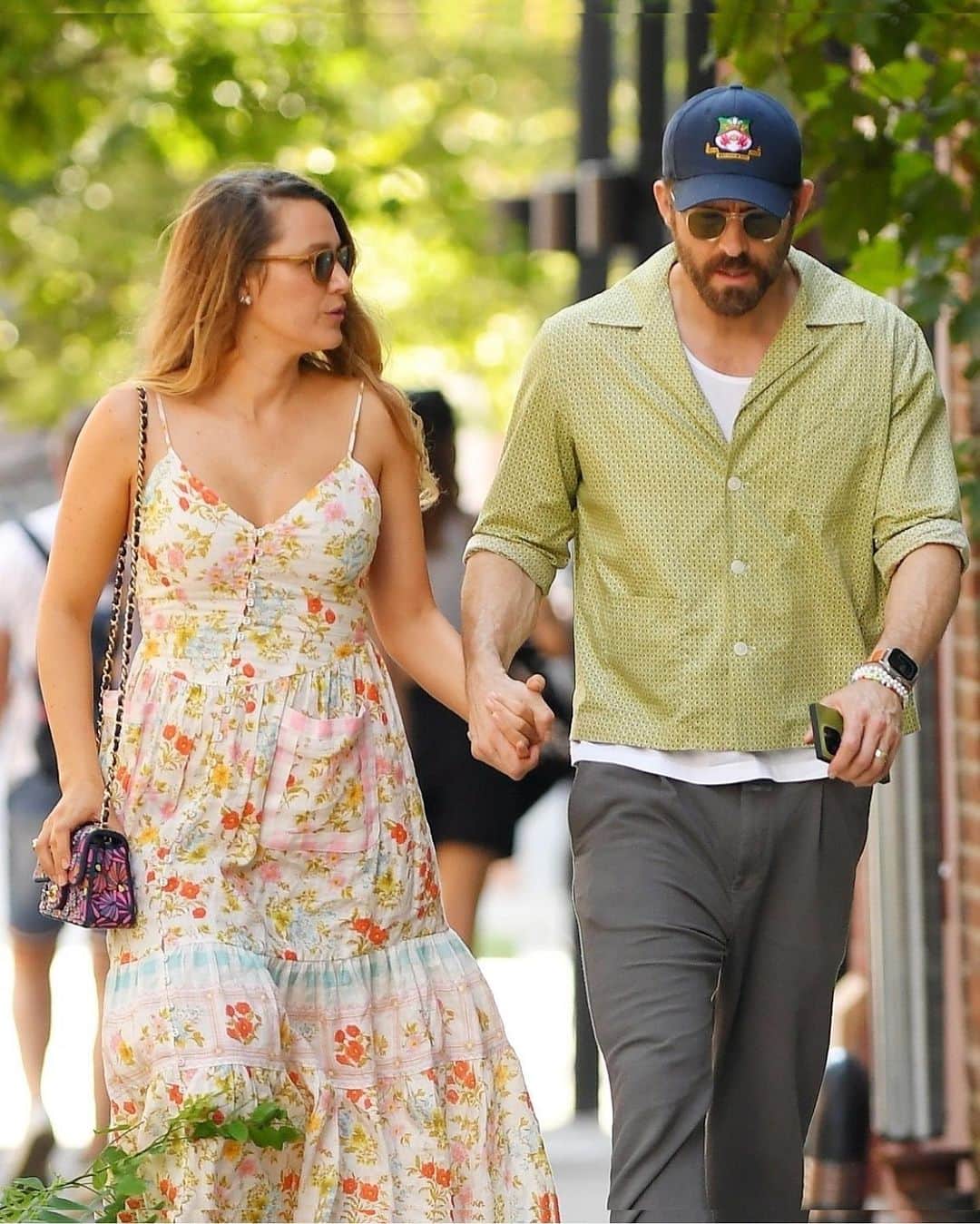 Just Jaredさんのインスタグラム写真 - (Just JaredInstagram)「Blake Lively and Ryan Reynolds hold hands while on a morning walk together in NYC, just a few days ahead of their 11th wedding anniversary #RyanReynolds #BlakeLively Photos: Backgrid」9月7日 7時43分 - justjared