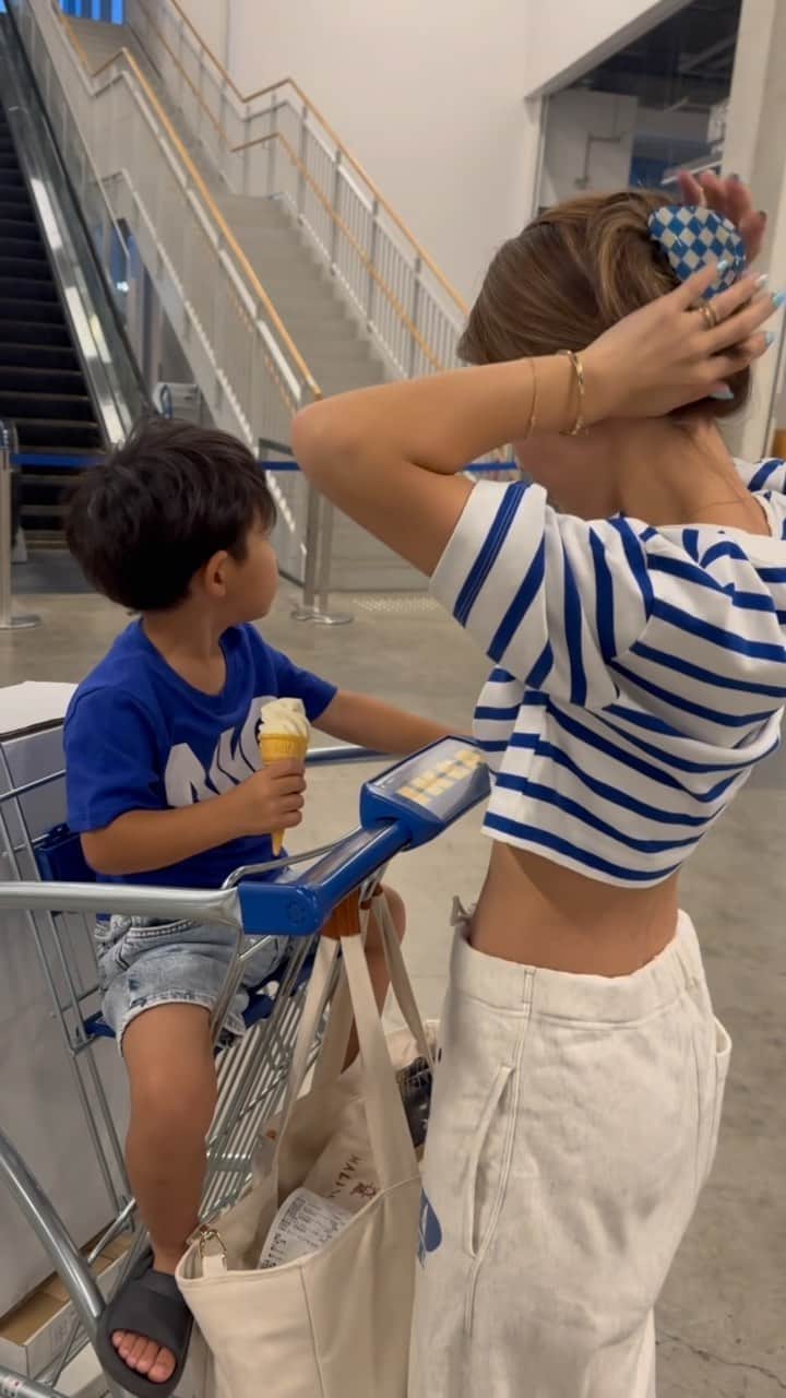 のインスタグラム：「IKEA🍦💙💛  いつかの、、、👩🏼👦🏽 ブルー合わせ💙💙💙  👩🏼 tops : @zara  pants : @champion_japan  sandal : @oofos.jp   👦🏽 tops : @hm  pants & sandal : @zarakids   #家族#家族コーデ#親子コーデ #リンクコーデ#シミラールック #ブルーコーデ#ママコーデ# #3兄妹#お揃い#お揃いコーデ #Blue#denim#ikea#ikeaコーデ #息子コーデ#娘コーデ#family #familytrip#trip#coordinate#japan」