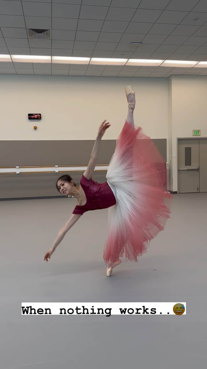 のインスタグラム：「Do you have days like this?!?! 🫠🫠🫠　🎥 @_angelogreco_   身体が整わない日🤣🤣🤣  #day ##ballerina #ballerinalife #try #ballet #バレエ　#バレリーナ」