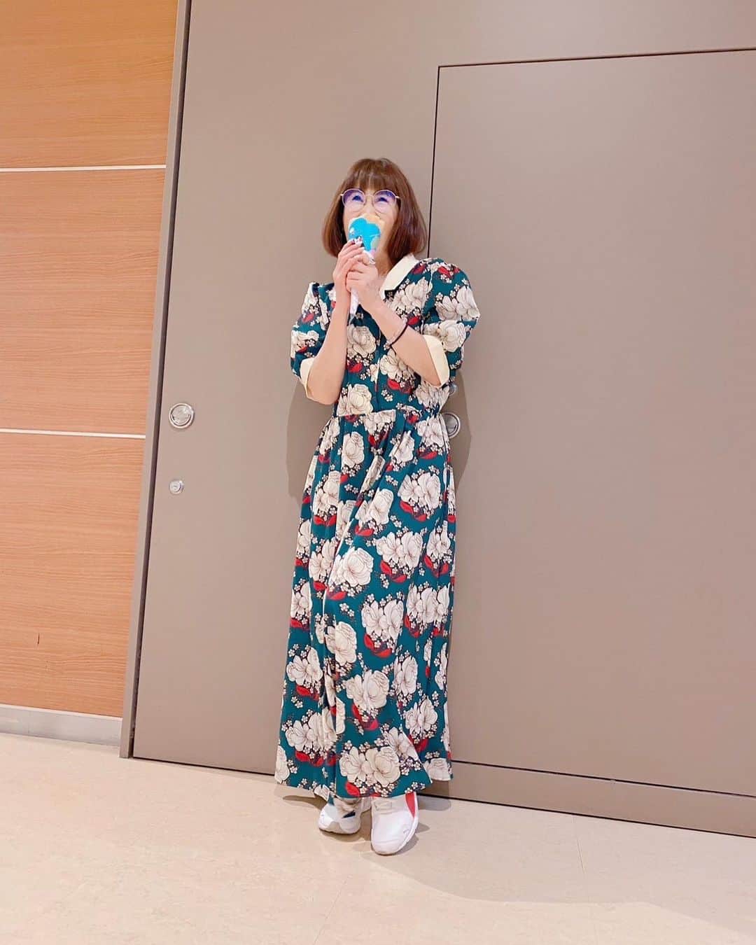 岩本初恵さんのインスタグラム写真 - (岩本初恵Instagram)「お薬師堂様 昨日の皆様のお願い事 全て伝えてきましたよ 🙇‍♀️ 小さい頃から 毎月行ってます お薬師堂  守ってもらえているのが分かります  感謝ですね  今一度 皆様の人生 幸せになる為に 生まれてます  足りるを知る 何かを失う時は 実は神様のご褒美  何が正しい 誰が正しいと考えていると 病気が作られやすく なります  正しいのは命を守る事だけです  私達の人生は 自分の幸せばかり考えるのではなく  天から見られて 褒めてもらえるように 仕事する事が 唯一富に恵まれます  誰と付き合うかが 大切です  どう思われても 良いんです  嫌われても言える 強さでTikTok はじめたら 沢山のご褒美が 来ました  気にしないで 楽しめてます  一回限りの人生 手を合わせ 感謝して お客様の為に 仕事しましょうね💐  まずはお薬師堂の写真 手を合わせて コメント ありがとう御座いますと書き込みしてね❤️ すると又助けて もらえますよ❤️  #お薬師堂 #祈願達成 #ありがとう #オシャレ  #アラ還  #アラ還ファッション  #健康祈願 #素晴らしい #はっちゃん」9月7日 8時22分 - hatsue_iwamoto