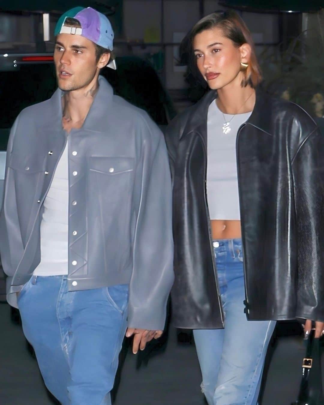Just Jaredさんのインスタグラム写真 - (Just JaredInstagram)「Justin & Hailey Bieber coordinate in leather jackets as they grab sushi for dinner. #JustinBieber #HaileyBieber Photos: Backgrid」9月7日 8時22分 - justjared