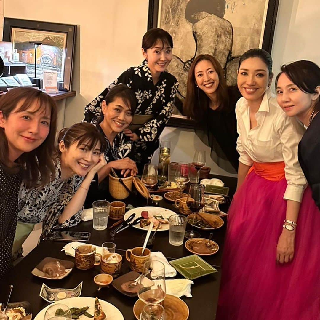 榊ゆりこのインスタグラム：「恵比寿のロジエでお食事&飲み❤️ とよた真帆さんの素敵なお店です🍴🍷 集まったのはモデルの濃い〜メンバー❤️ 話も恋バナから年齢的にくる病気の話と幅広🤣🤣🤣🤣🤣 内容も濃い😆楽しかった❤️  #モデル会#ロジエ#恵比寿#アラフィフ#食事会」