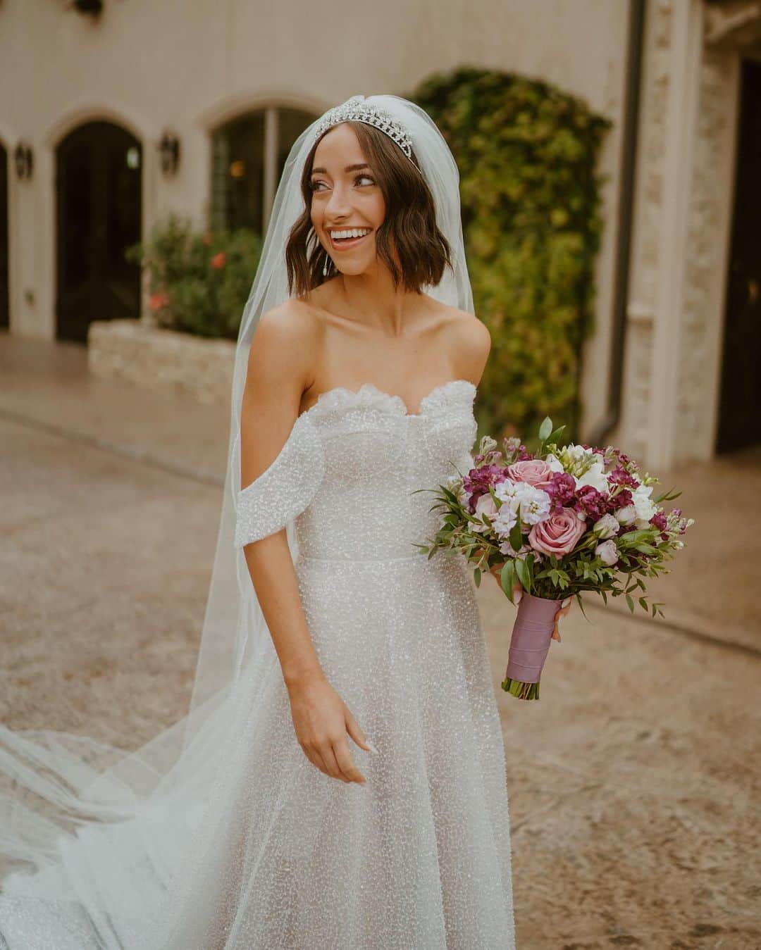 Brooklyn and Baileyのインスタグラム：「Going through my moms scrapbooks was so fun- but I especially loved getting to see her wedding day pictures and dress! I thought I would do a post showing off all the McKnight wedding dresses (so far) and how each one is stunning 🥹 Ps. Peep that Brooklyn wore our moms wedding jewelry on her wedding day too!」