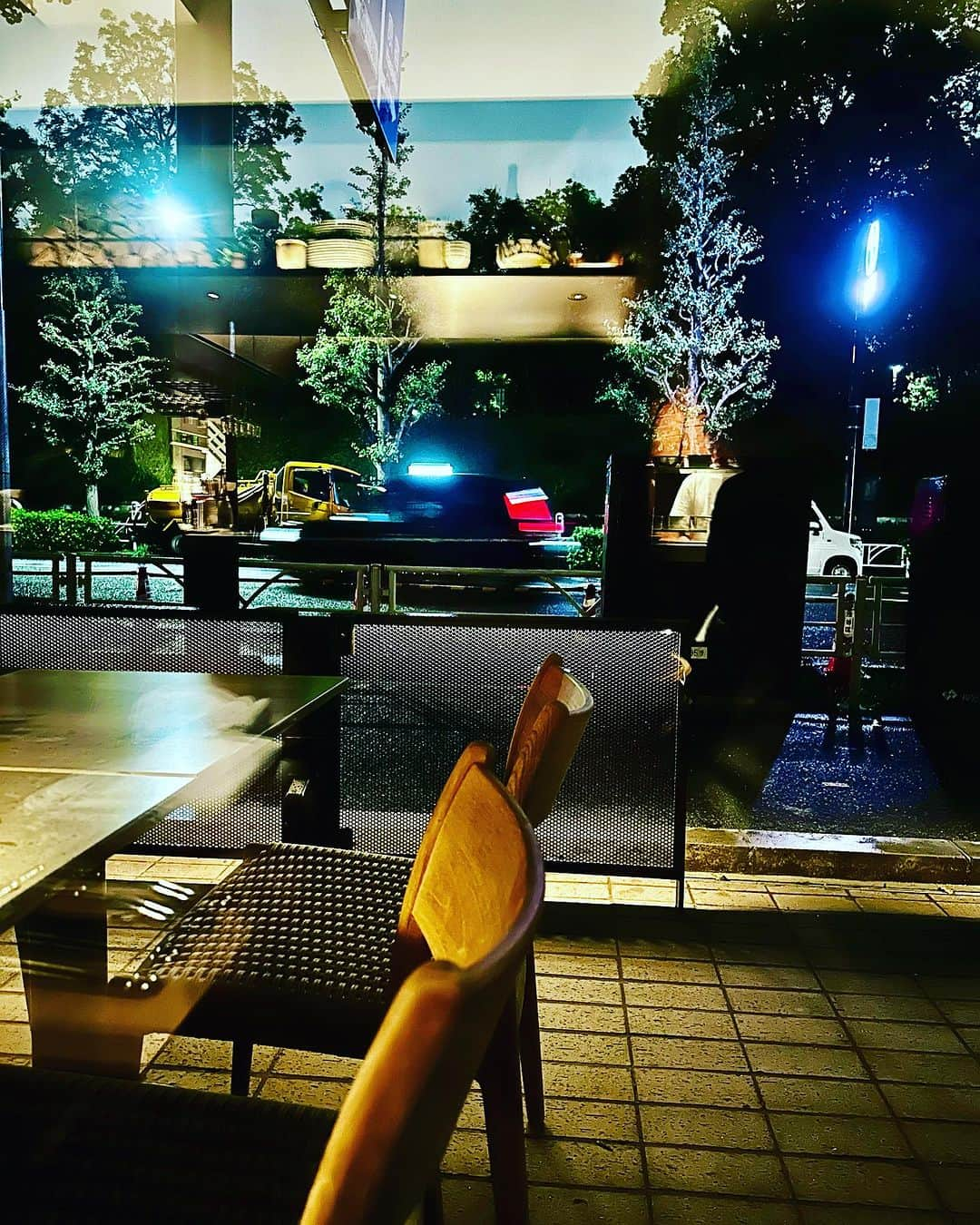 谷川じゅんじさんのインスタグラム写真 - (谷川じゅんじInstagram)「Tokyo don’t disturb. ご近所ホテル誕生。渋谷神山商店街奥、FUGLEN TOKYOのお向かい。代々木公園を見下ろすロケーション。普段と違って見える渋谷が新鮮。インフィニティプールもジャグジーも今からの季節は気持ちいいかも。朝のエッグベネディクトはわんこと一緒にテラスでどうぞ。#trunkhotelyoyogipark #goodvibesonly #goodneighbors #thisisjapan」9月7日 8時45分 - junjitanigawa