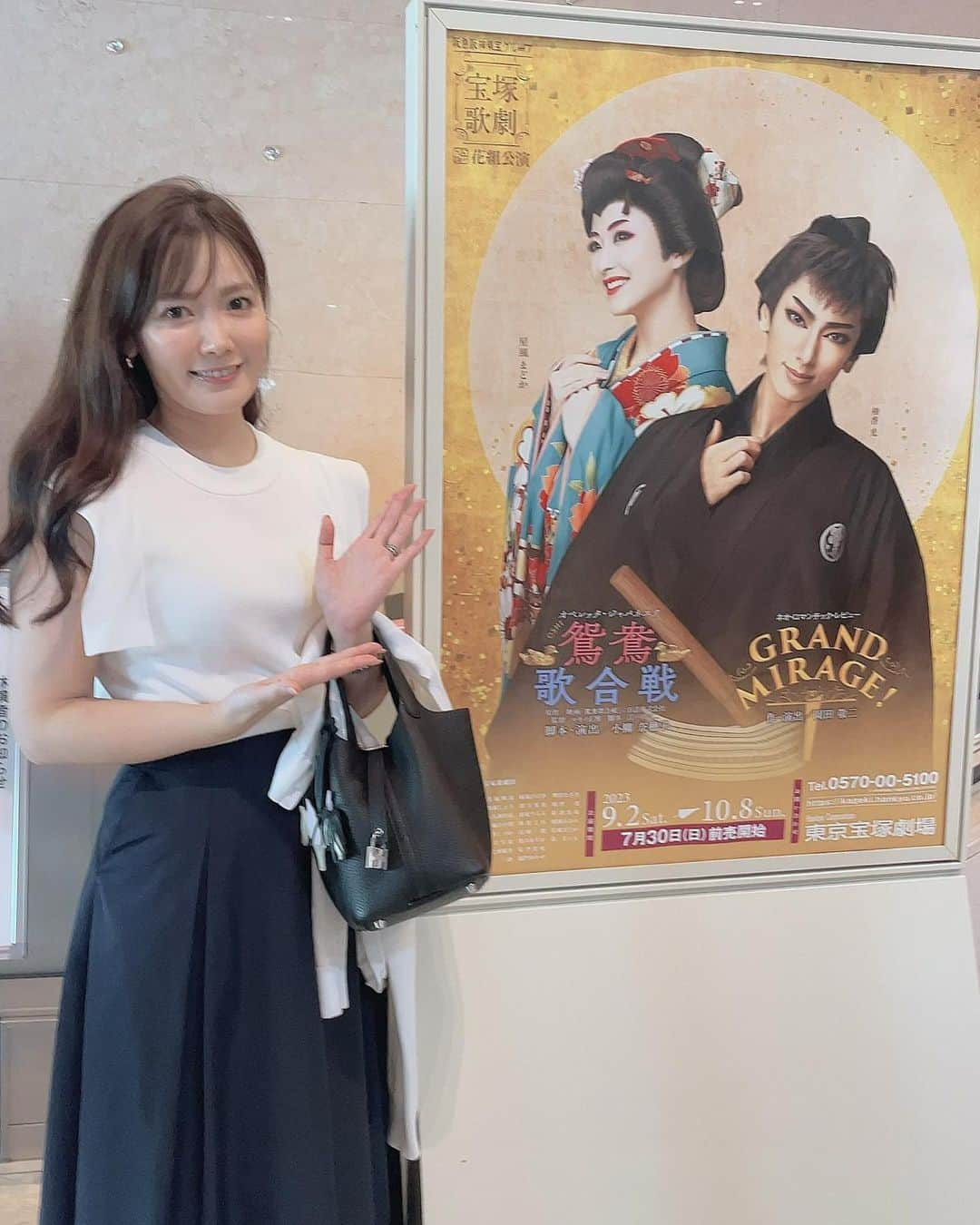 汾陽麻衣さんのインスタグラム写真 - (汾陽麻衣Instagram)「花組公演『鴛鴦歌合戦、GRAND MIRAGE!』を観劇してきました🌸  鴛鴦歌合戦はまさに昭和初期の映画を観ているかのような感覚に。 軽快でコミカルな掛け合いが心地良くて、心がほっこり軽くなる喜劇、今の時代に改めて観たいジャンルだなと感じました☺️  グランミラージュのクラシカルな雰囲気と豪華絢爛なザ宝塚なショーも見応えあり♡  花組についてはまたオーディーのマイタカラヅカでお話します🎙️ 次回ゲストを含めて楽しみにしていて下さいね🥰  #鴛鴦歌合戦  #柚香光 さん #星風まどか さん #永久輝せあ さん #聖乃あすか さん #凛乃しづか さん #宝塚  #宝塚歌劇団  #花組 #花組公演  #月組 #月組公演  #雪組 #雪組公演  #星組#星組公演  #宙組 #宙組公演  #専科 #トップスター #トップ娘役  #男役スター #娘役スター #オーディー  #マイタカ  #マイタカラヅカ  #audee  #ラジオ #jfn #tfm」9月7日 8時51分 - mai_kawaminami