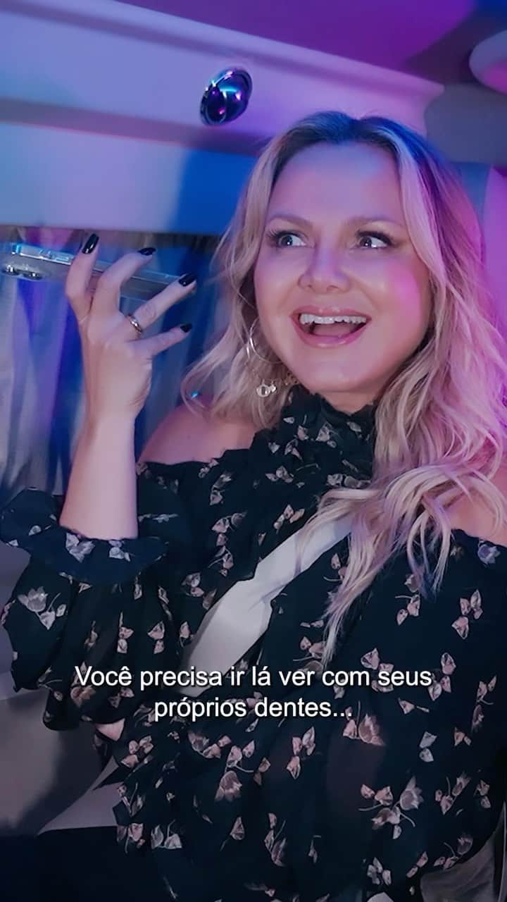 Eliana Michaelichin Bezerraのインスタグラム：「Vocês não vão acreditar no que o @tiktokbrasil e a @vivicake.real aprontaram! 🍰 👀  Eu tava aqui na Avenida Paulista à caminho de um compromisso e recebi um áudio da Vivi me contando sobre uma campanha que homenageia histórias incríveis como a dela, que foram transformadas pela comunidade do TikTok. Tive que ir lá ver! E olha só no que deu.  Conheça mais histórias que você nem imagina no TikTok. #HistoriasReais #publi」