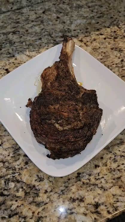 ロイ・ネルソンのインスタグラム：「Time to eat! Delicious 😋 😋 😋」