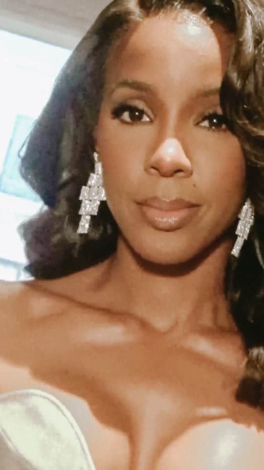 ケリー・ローランドのインスタグラム：「Oh WHAT A NIGHT!!! And my hubby’s speech, my ♥️!! Thank you to the masterminds who made this moment happen! I love you guys!」