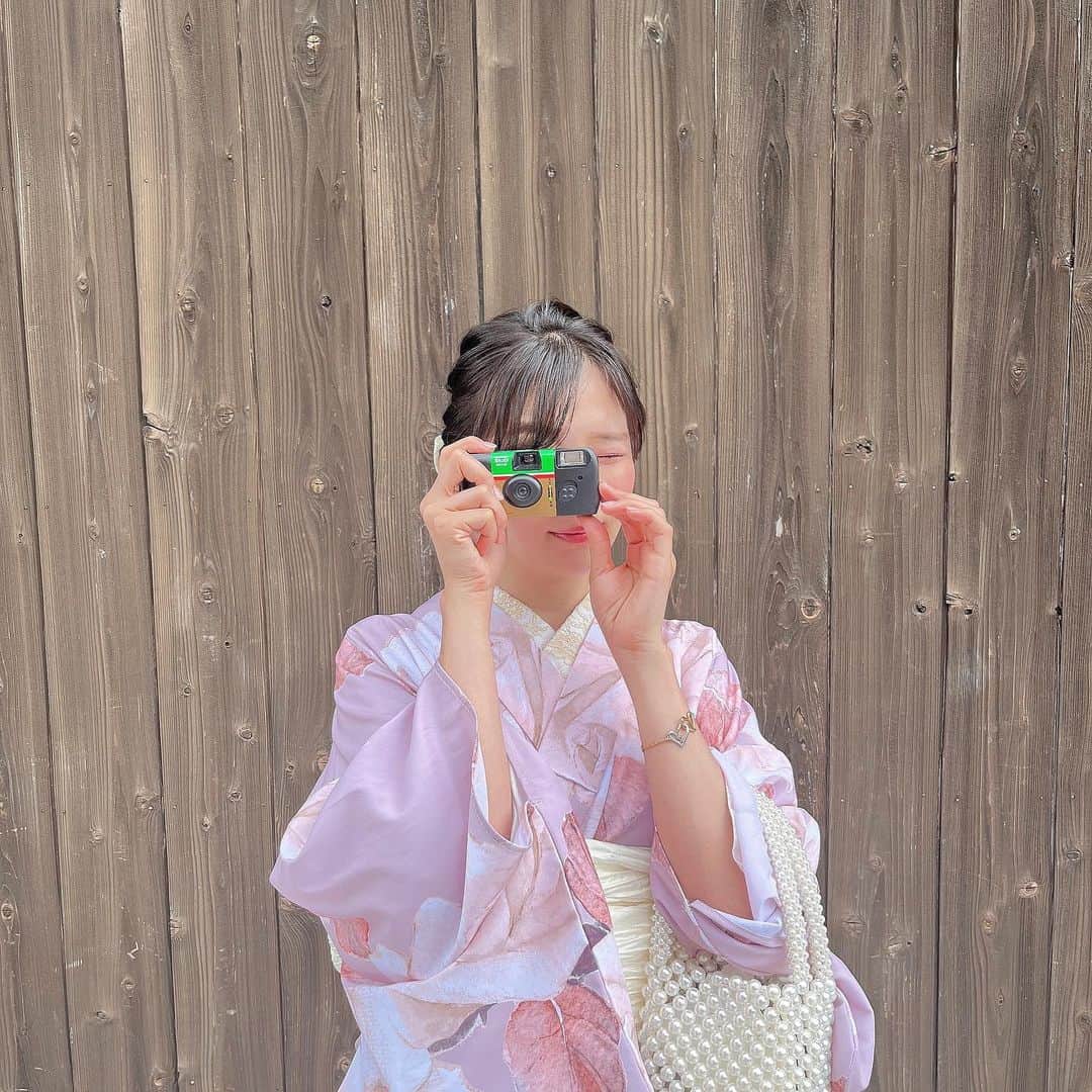 のインスタグラム：「浴衣レンタル3300円！♡！ 店内全浴衣が対象です🫶🏻 選び放題🌼🌼 . 今期の新作たくさん入荷いたしました＊  . . ご来店心よりお待ちしております✳︎ . . .  当面のあいだ、下記のとおり営業時間を変更いたします。  【営業時間　9:00〜19:00 ※最終返却時間18:30】  ※営業時間変更のため、翌日返却は無料にて対応いたします。  また、予約の有無により、営業終了時間が早まる場合があります。ご了承ください。  . . . . 祇園 八阪神社 高台寺 安井神社【安井金毘羅宮】清水寺 八坂の塔等観光地へのアクセス抜群！ . 📞075-531-5525 . .  #着物レンタル  #レンタル着物  #くるん  #京都観光  #京都着物レンタル  #夏祭り #花火大会 #浴衣 #浴衣レンタル #浴衣ヘアアレンジ」