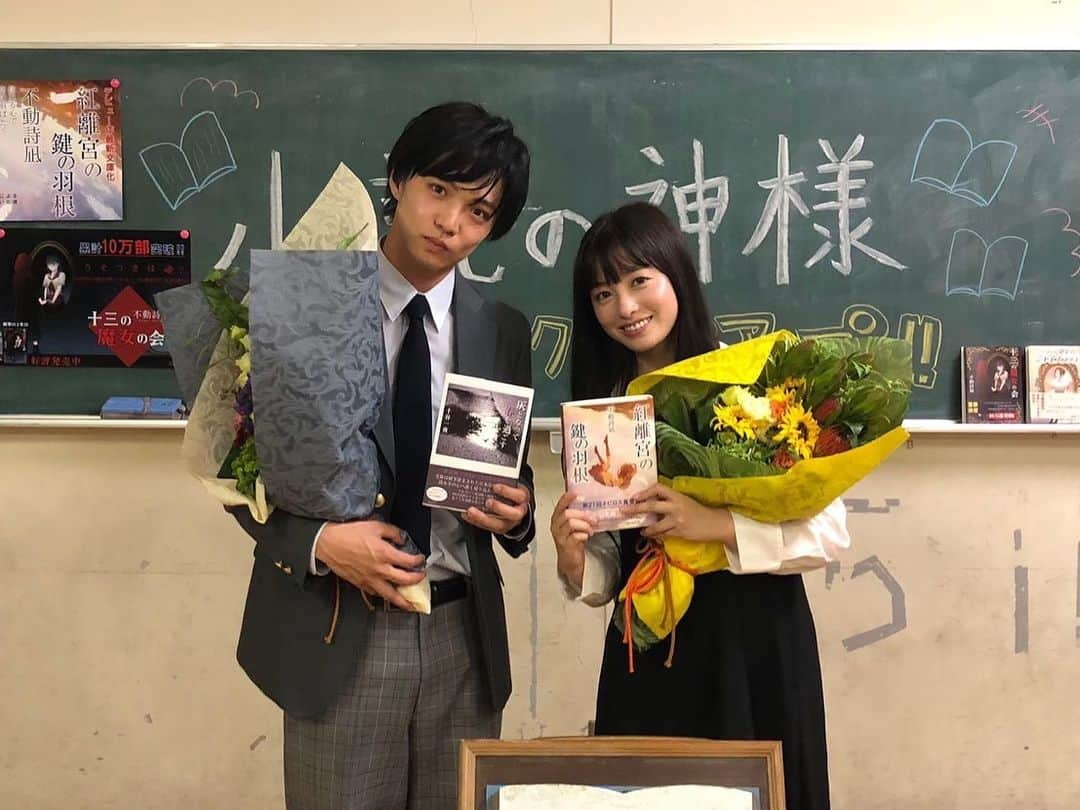 佐藤大樹さんのインスタグラム写真 - (佐藤大樹Instagram)「この度  僕と橋本環奈さんのW主演映画 「小説の神様〜君としか描けない物語〜」が NETFLIXで配信される事が決定しました！  売れない高校生小説家を 体当たりで演じました！  並々ならぬ想いで臨んだ自信作。 この機会にぜひ、見てほしいです✨  監督はEXILE TRIBEアーティストのMVやライブ映像 HiGH&LOWシリーズを手がけた巨匠 久保茂明監督です🎬  こないだ監督の長期撮影を終えての お疲れ様でした会で一緒にお祝いしました🥂  2023.9.7 配信開始📕  より多くの人に届きますように✨  #小説の神様 #netflix  @netflixjp   The movie starring Kanna Hashimoto and I, "God of Novels ~ A Story Only You Can Draw" It has been decided that it will be distributed on NETFLIX!  I'm going to take a high school novelist who doesn's novelists I played it with my body! This is a self-made work that I faced with extraordinary thoughts. I hope you will take this opportunity to watch it!  The director is EXILE TRIBE artist's music video and live video This is Shigeaki Kubo, the master of HiGH&LOW series!  2023.9.7 Distribution begins!  I hope it reaches more people.  나와 하시모토 칸나씨의 W주연영화 '소설의 신~너밖에 그릴 수 없는 이야기~'가 NETFLIX로 전달되는 것으로 결정되었습니다!  팔리지 않는 고등학생 소설가를 몸싸움으로 연기했어요! 남다른 마음으로 임한 자신작 이번 기회에 꼭 봤으면 좋겠어요!  감독은 EXILE TRIBE 아티스트의 뮤직비디오와 라이브 영상 HiGH & LOW 시리즈를 다룬 거장 쿠보 시게아키 감독입니다!  2023.9.7 전달 개시!  더 많은 사람들에게 닿기를」9月7日 9時21分 - taiki_sato_official