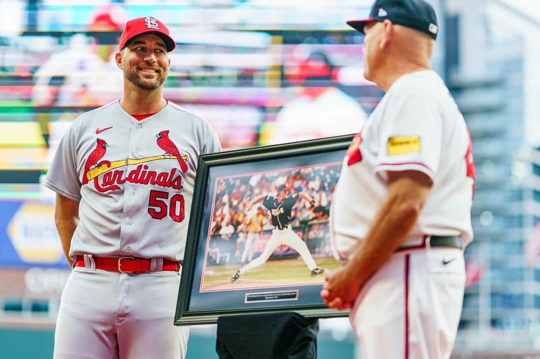 セントルイス・カージナルスのインスタグラム：「Thank you, Atlanta! 👏  The Braves gifted Waino a portrait before the game.」