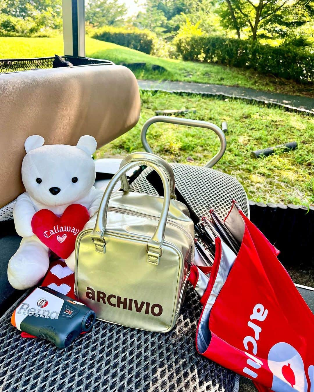 吉田玲奈さんのインスタグラム写真 - (吉田玲奈Instagram)「🐻‍❄️❣⛳️ Memories of Summer Golf ♪  間違い探し？w  #ブッシュネルゴルフ  #ツアーv6シフトジョルト  #レーザー距離計 #アルチビオ #archivio #日傘 #雨晴兼用日傘 #ゴルフ傘 #サイコロバッグ #ゴルフバッグ #ラウンドバッグ #コロコロバッグ #ゴルフ女子  #キャロウェイベア #callawaygolf  #ゴルフグッズ #golf #ゴルフカートバッグ #女子ゴルファー #名前シール #kagatte  #reinagolf」9月7日 9時27分 - reina.yoshida.ciel.1218