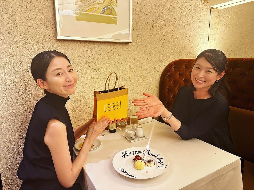 安堂サオリのインスタグラム：「りっちゃんが誕生日のお祝いをしてくれた日。  @__sasarin__   50年続くラジオ「ありがとう浜村淳です」を10年継続中のりっちゃん。 産休前の最後の出演後という大切な日に。 こうしてお祝いをしてくれるなんて…。 本当にありがとう。  妊娠中かつ忙しい中で、さりげなく素敵なお店を予約してくれたり。 私のこれからのことを気にかけてくれて、親身になって話を聞いてくれたり。 とにかく感動が多くて。  出会って10年以上経つけれど、ブレずにしなやかな美しさと優しい心をを持つ女性で。 会うたびに良い刺激をもらっています。  あぁ、今回も麗しく可愛かった。  #佐々木りつ子 ちゃん #誕生日ランチ #誕生日 #birthday #梅田ランチ」