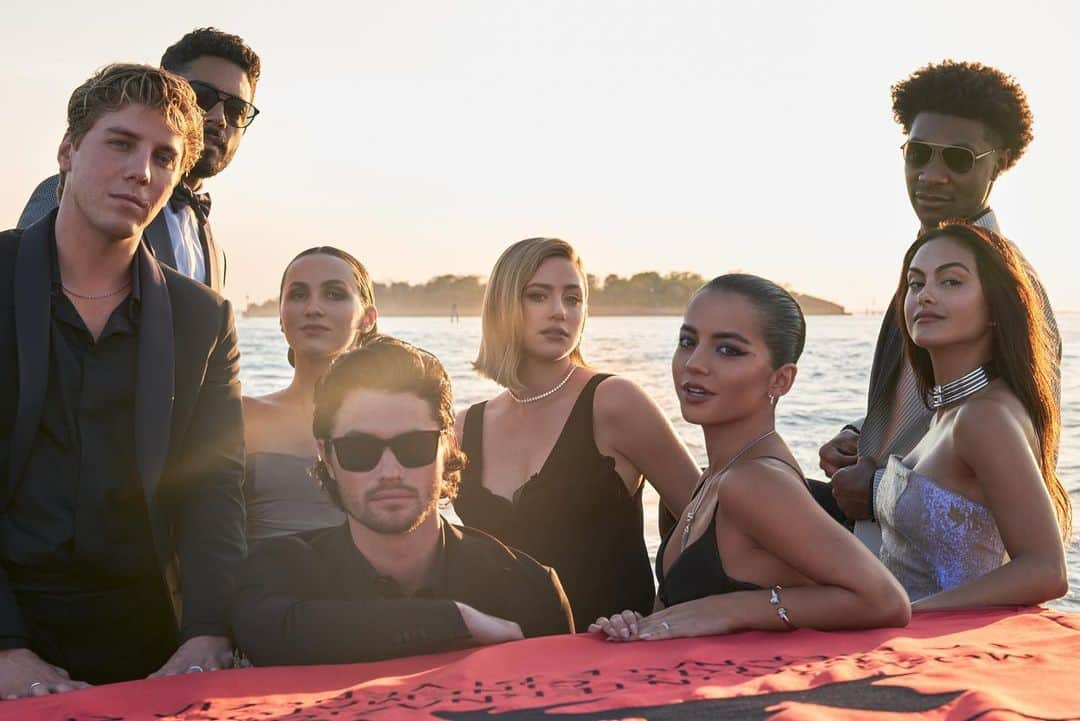 リリ・ラインハルトのインスタグラム：「Gen-A, sometimes mistaken for someone named “Jenny” when organizing a water-taxi in Venice. @armanibeauty #armanibeauty #lippower #venezia80」