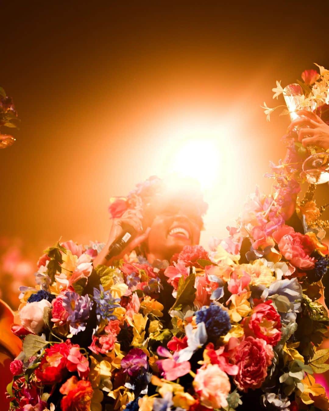 ジャネル・モネイさんのインスタグラム写真 - (ジャネル・モネイInstagram)「💐The Age of Pleasure celebration💐is in full bloom 💐Seattle, Vancouver, & Portland F.A.M. y’all were stellar🌸🥹🫀See you tonight Salt Lake City F.A.M.💐💐💐💐drop some flowers if we will see you on the road🌸💐🌹」9月7日 10時21分 - janellemonae