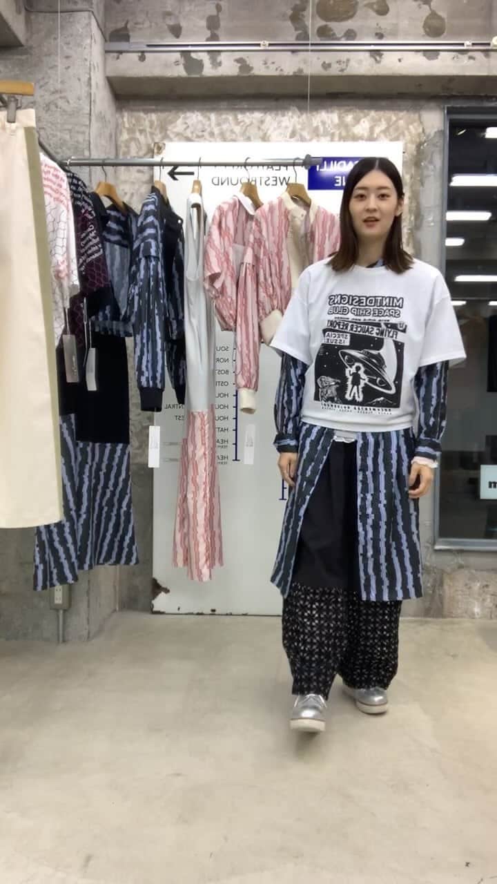 ミントデザインズのインスタグラム：「. -LIVE!! 2024S/S COLLECTION-  ∼mintdesigns 2024 SS COLLECTION∼“MINTDESIGNS SPACE SHIP CLUB” 🪐先日発表されたばかりの最新2024SSコレクションの先行オーダーが ミントデザインズ青山店・オンラインで始まります🪐  実際に新作ラインナップが並ぶ会場から、スタッフが今季のおすすめアイテムを一挙にご紹介‼︎ 会場へお越しいただくのが難しいお客様のために、今回オンラインでもオーダー受付を開始いたしますので、ぜひサイズ感やコーディネートをチェックしてみてください👽  ※一部アイテム、オーダー受付のみで店頭に入荷しない可能性がございます。 ※今回紹介している商品の入荷時期は12月〜3月頃を予定しております。  ■先行オーダー会【明日から！！】 日程:9/8(金)~13(水) 時間:11:00-20:00 (最終受付19:30) 会場:ミントデザインズ青山店  ■期間限定オンラインオーダー 展示会場へのご来場が難しいお客様のために、期間限定でSSコレクションアイテムを予約いただけるサイトを開設いたします。 詳しくはハイライトの詳細をチェック‼︎  ※受注会オンラインサイト“FORSEE”に会員登録後、「フレンズ」をお選びいただきアクセスしてください。」