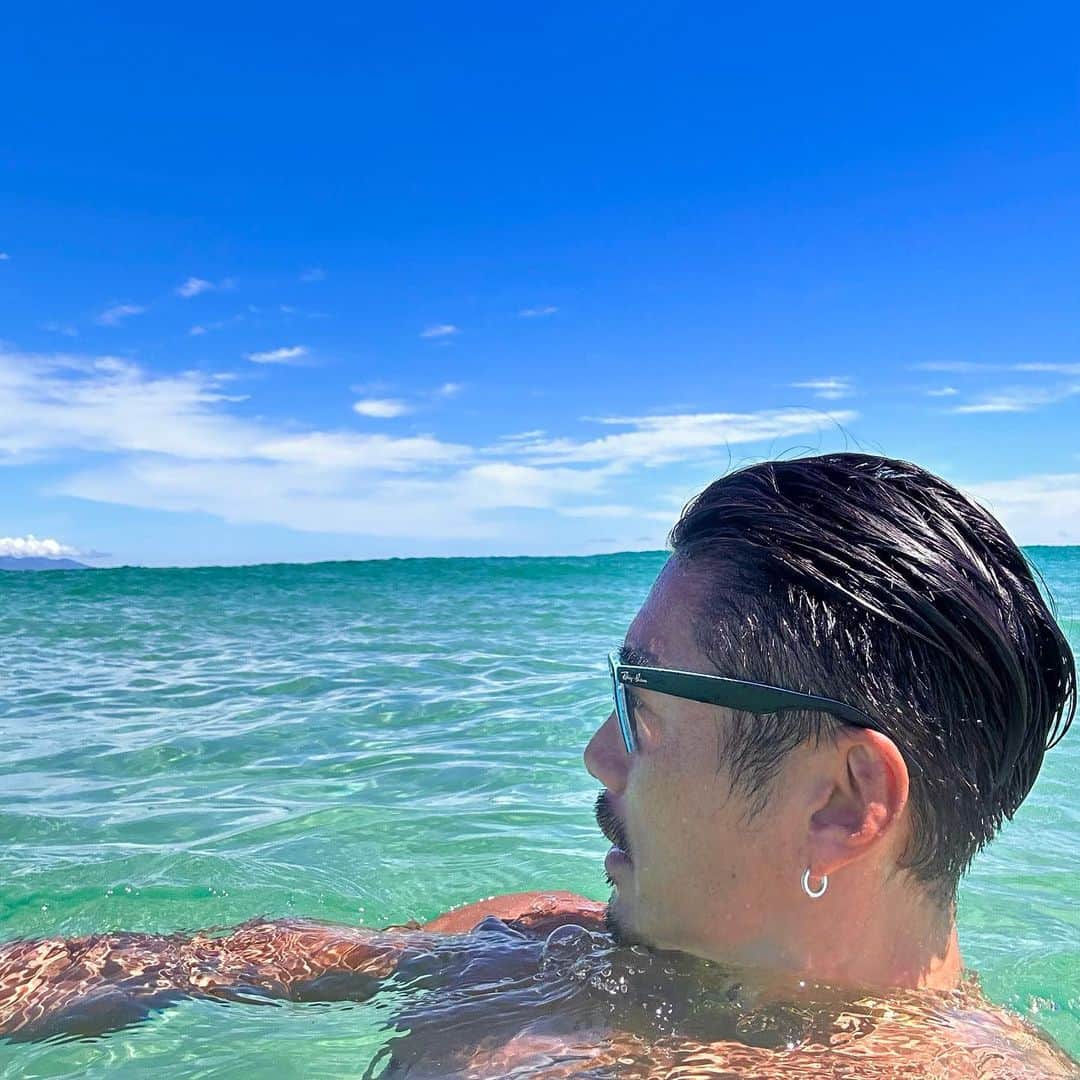 のインスタグラム：「明日何とか台風🌀🌬️それて下さい🙏 東海帝王は1回中止なってるから心配  おねげぇしますだ〜女将。いやお神様🙇‍♂️  #summerstyleaward #ssa #fitness  #workout #training #bodymake  #サマースタイルアワード #サマスタ #フィットネス #ワークアウト #トレーニング #ボディメイク #fitness #腹筋 #workout」