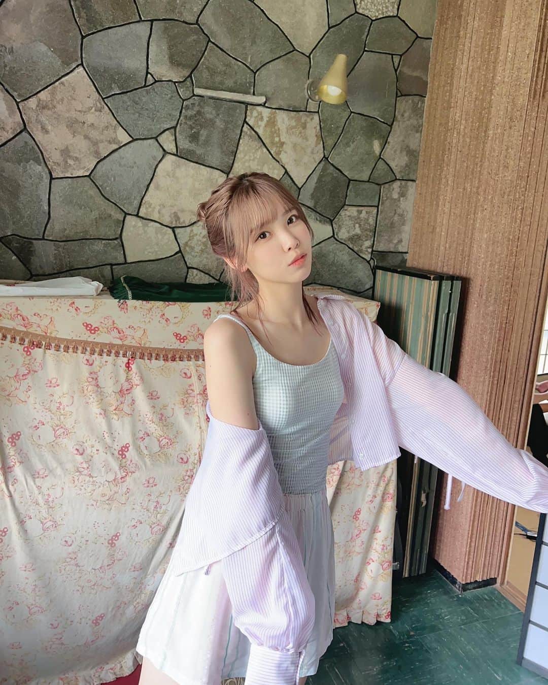 Liyuu（リーユウ）のインスタグラム：「なつ味🫧  blt graph.vol.93にてグラビア&インタビューが掲載されてます！」