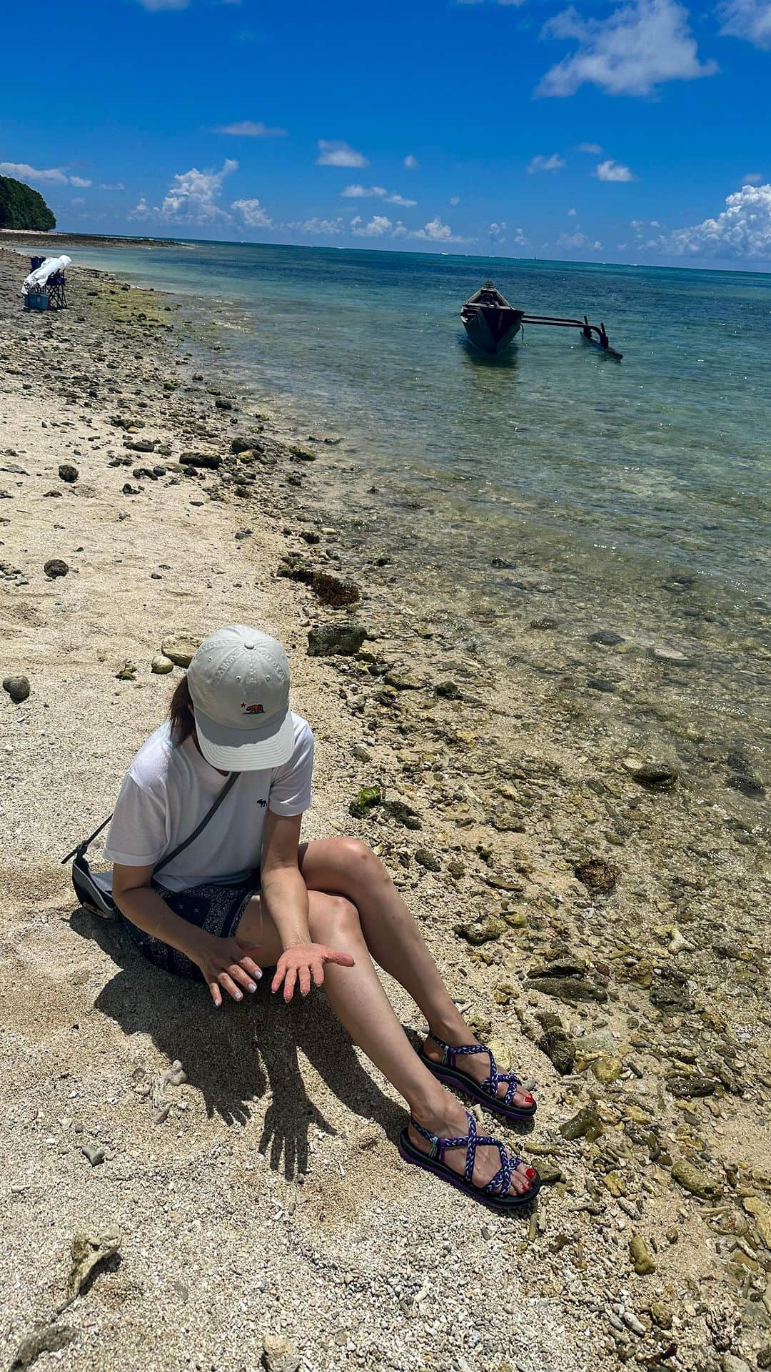 森尾由美のインスタグラム：「やっぱり海が好き 時間を忘れて星の砂を探してたら 焼けたーー(^◇^;)」