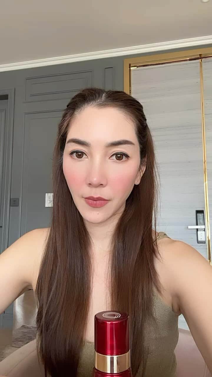 ウンセン・ウィリティパー・パックディープラソンのインスタグラム：「ร้านค้าที่จำหน่าย:  Lotus/Tops/Watsons/Eveandboy/ Beautrium/KIS/Boots  @sewathailand  โสมแดง  10 ml :  7-11 #sewainsamessence  ลองใช้สักครั้งแล้วคุณจะรู้ว่า ทำไม ใครๆก็เชื่อมั่นใน น้ำตบ โสมแดง 🫶🏻」