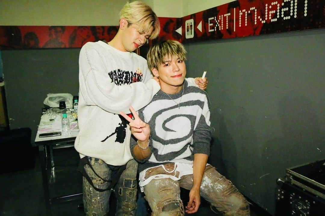 のインスタグラム：「ファンミ👏🏼🌏  #Ricky #手に持ってるのはリップ  #それとたまに聞こえてるのに聞こえてないフリする人 #🫠」