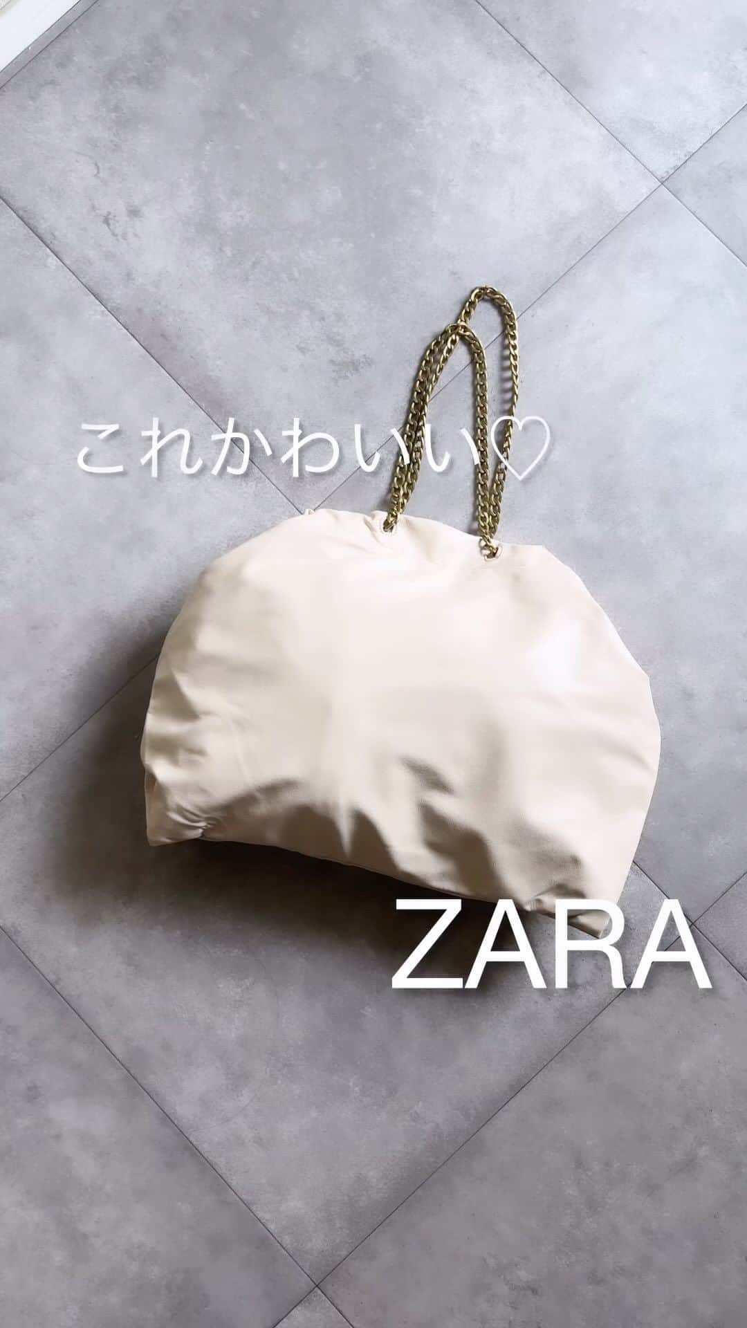 *✭ᏋണᎥ✭*のインスタグラム：「@zara で見つけた今年大流行(ワシの中で)の チェーンバッグ♡ ㅤㅤㅤㅤㅤㅤㅤㅤ チェーンディテール　トートバッグ 6033/210  ホワイト ￥5,290- ㅤㅤㅤㅤㅤㅤㅤㅤ 詳細はリールで見てね☺︎ ㅤㅤㅤㅤㅤㅤㅤㅤ #大人シンプル#オトナカジュアル#大人コーデ#着回しコーデ#高身長コーデ #166cmコーデ #骨格ウェーブ#166cm#韓国ファッション#한국패션#プチプラ#プチプラコーデ #ブルベコーデ#partegram#40代コーデ#アラフォーコーデ#40代ファッション#ZARA#デニムコーデ#ザラコーデ#ザラ#チェーンバッグ」