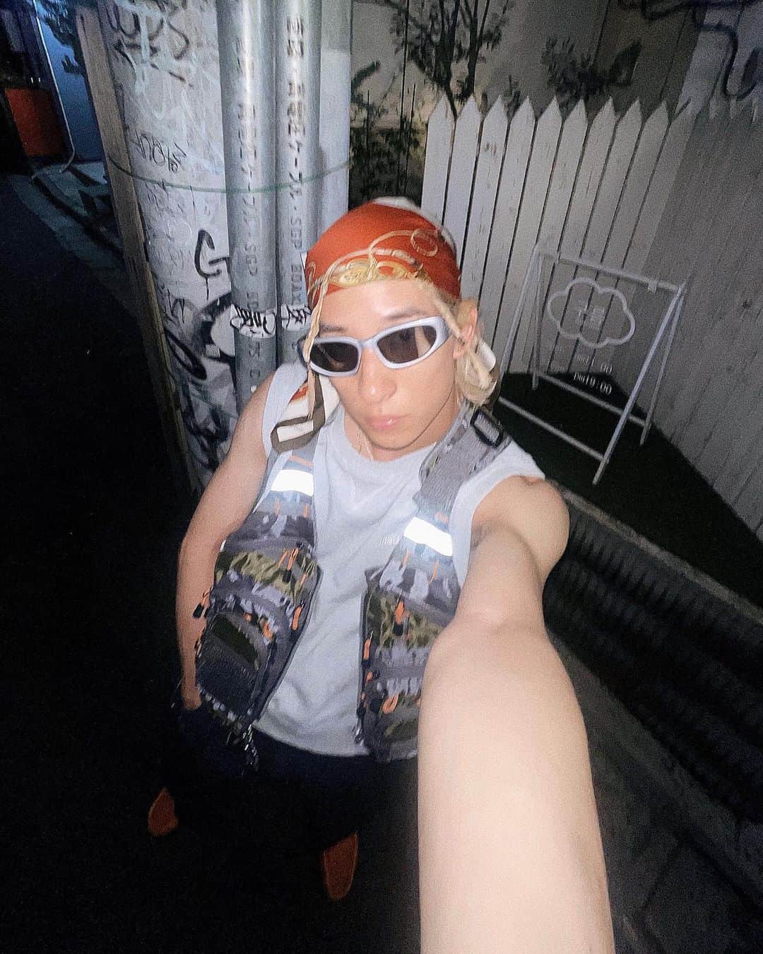 古幡亮（WATWING）のインスタグラム：「😑🦾⛓️🧡☹️ = = *  #RYOのきょー服」