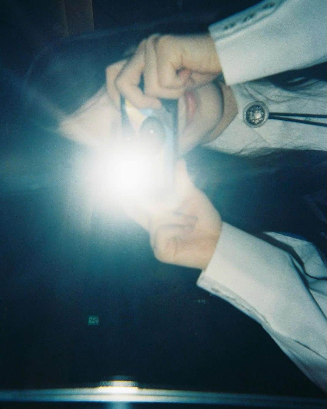 潮紗理菜のインスタグラム：「毎年夏になると暑くて『早く終わらないかな〜』と思うけど、いざ終わるとなんだか寂しいものだな〜ってこの時期になると思います🎐  井上陽水さんの『少年時代』。楽曲の中に散りばめられた造語の美しさに心が温まります。 『夏休み』って楽しかったな〜って思い出も蘇り懐かしさに彷徨います😌  特別夏らしいことは出来ませんでしたが、 浴衣も着ましたし、たこ焼き食べましたし、かき氷食べ過ぎましたし、風鈴の音も、夏に咲く花や夏の空模様も楽しめました🍉🍧  #夏の終わり」