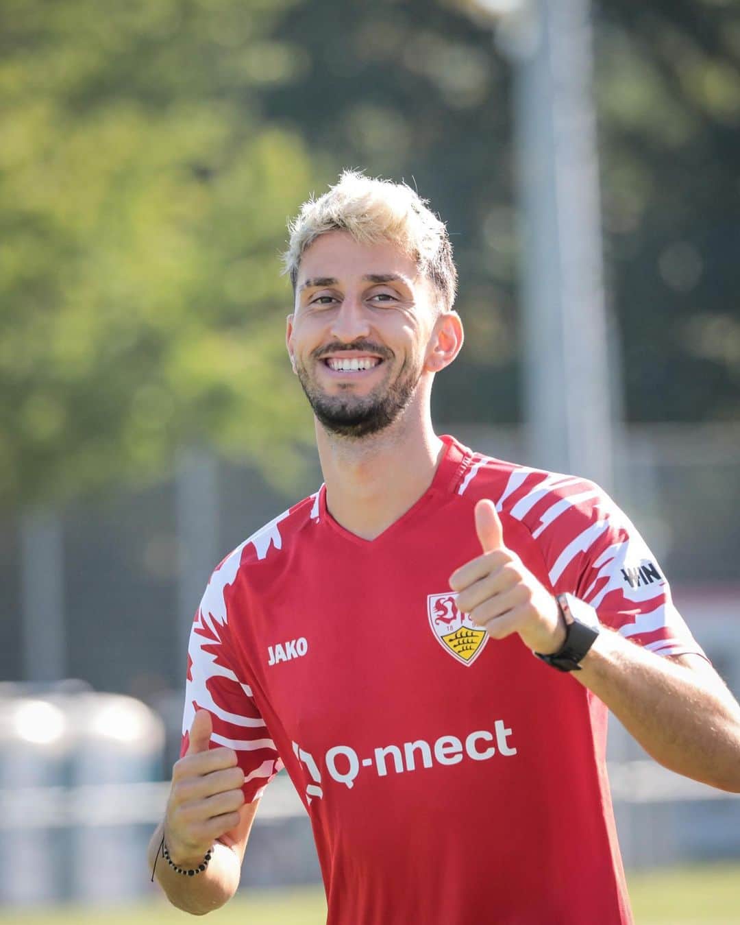 VfBシュトゥットガルトのインスタグラム：「☀️👍 Grüße aus Cannstatt! _ #VfB #vfbstuttgart #vfbstuttgart1893 #auscannstatt #furchtlosundtreu #VfBInsta」