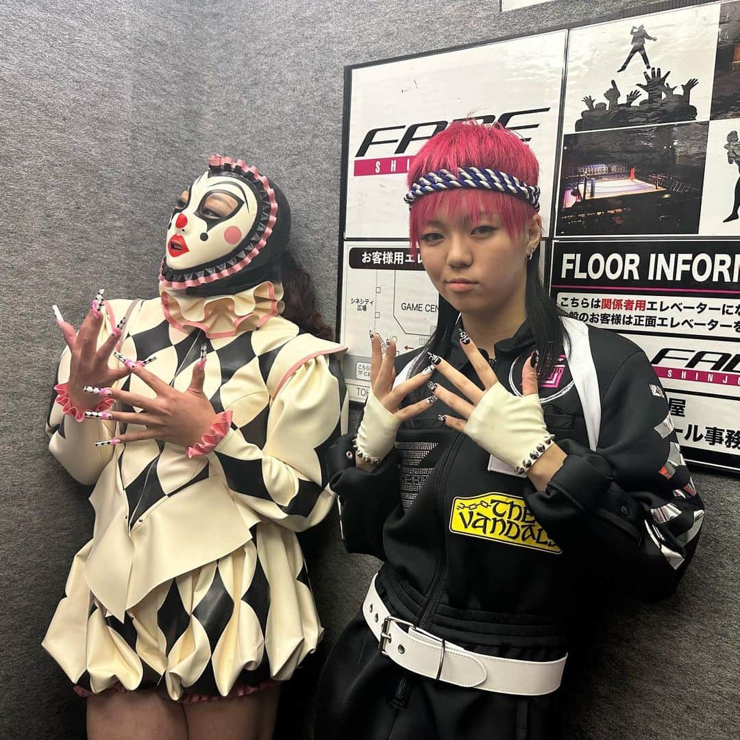 オランピアルタンのインスタグラム：「Some behind the scenes pictures from the @sukeban_world shoot in Tokyo and a closer look at the fantastic nails, meticulously hand painted by the best in the biz, my friend @nailsbymei 💅🏼💕🎨💪🏻 #thisissukeban #sukebanworld #nailsbymei」