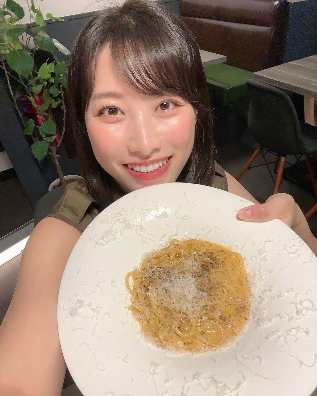 春原未来さんのインスタグラム写真 - (春原未来Instagram)「これからFANZAライブチャットだけど,その前に腹ごしらえ🫡💨  御徒町と湯島の間くらいにある,『TOKYO肉食バル』 大通りから一本入ったところにある落ち着いた空間で,スタッフさんも親切でひとりでも行きやすい🙆🏻‍♀️  サラダガレットは大好きなフルーツやチーズがてんこもり！  トンテキはガッツリかつ濃いめの味付けでお酒が進む系だったので,思わずお酒飲みたくなった！男子は絶対好きな味😂  生パスタは太めでモチモチ！いろんな種類のパスタも食べてみたい🤭  提供時間も早かったし,そういう意味でも使い勝手良いお店だったよ🙆🏻‍♀️  PR @tokyo_nikubar 📍台東区上野1-16-22 #TOKYO肉食バル #肉バル #東京グルメ #東京肉バル #上野グルメ #上野肉バル #湯島グルメ #湯島ランチ #御徒町グルメ #御徒町ランチ #トンテキ #生パスタのお店 #ひとりごはん部 #隠れ家っぽい」9月7日 19時58分 - sunohara_miki