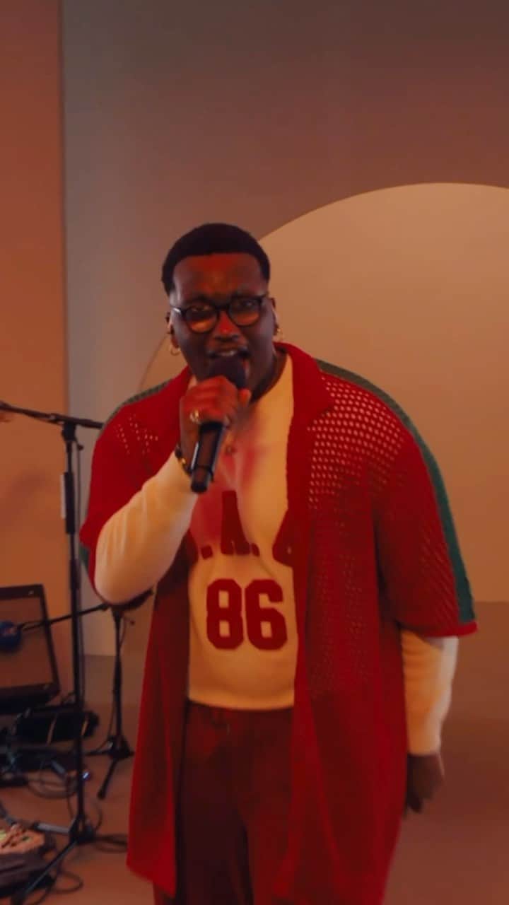 Vevoのインスタグラム：「Check out @siphotheizm’s epic second DSCVR performance of his track “Lock It In (No Regrets)”. Watch the live session here! ▶︎ [Link in bio]」