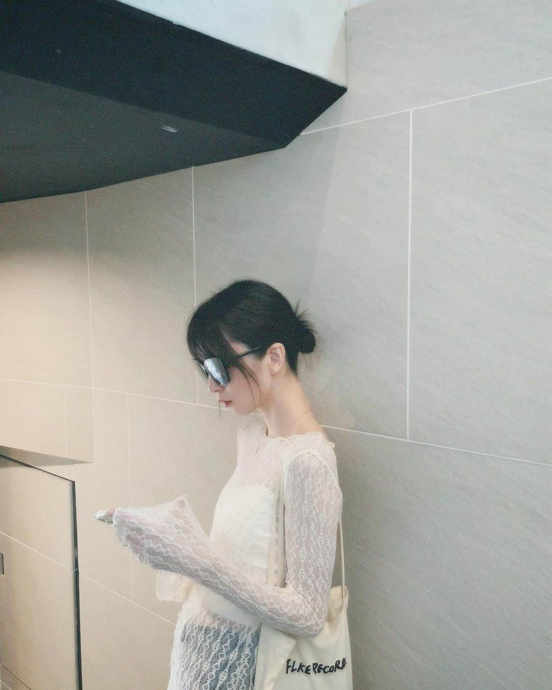 うちだゆうほさんのインスタグラム写真 - (うちだゆうほInstagram)「ちょっとずつ秋っぽい服着てる🕶️🤍」9月7日 20時11分 - uchidayuho