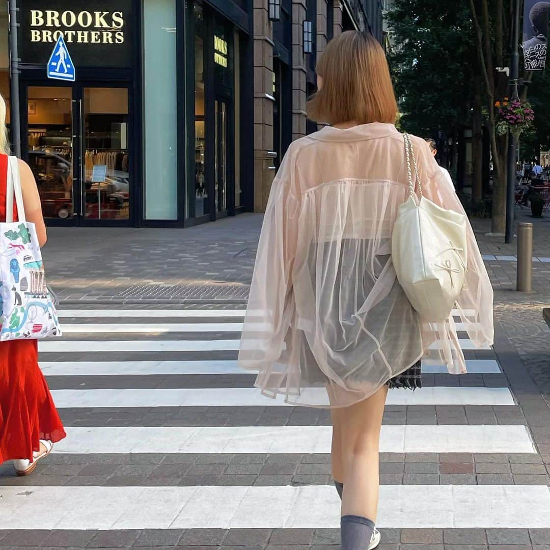棚瀬響のインスタグラム：「かなり時間空いちゃったので髪パープルにする前  お気に入りのアウター🦢 @meltthelady   ボトムス @lecielbleu_flagship」