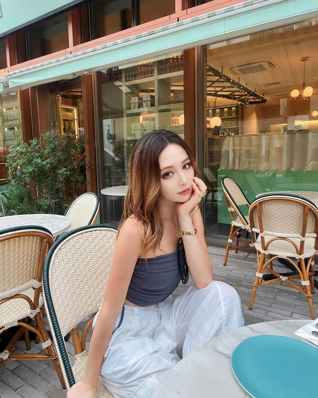 谷口美咲のインスタグラム：「. 表参道でランチした時の📸🤍 この数分後お天気雨に 打たれたのは内緒🤫 . #表参道 #表参道カフェ #おしゃれカフェ #テラスカフェ #linastores」