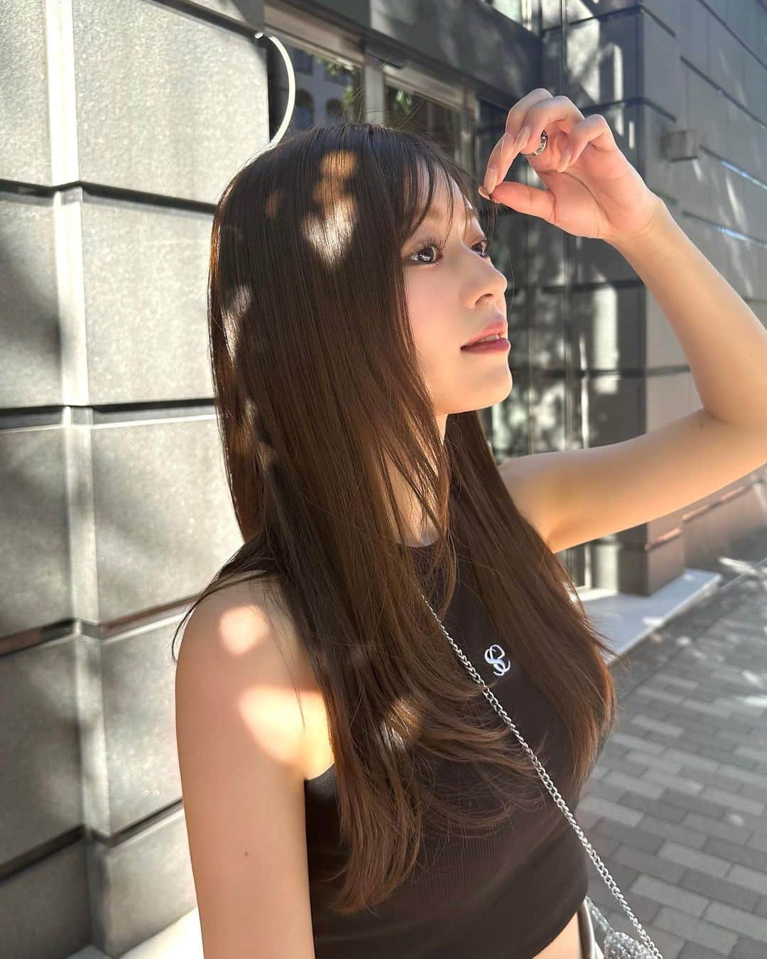 石崎日梨のインスタグラム：「⁡ まだまだノースリーブ😗☀️🍿」