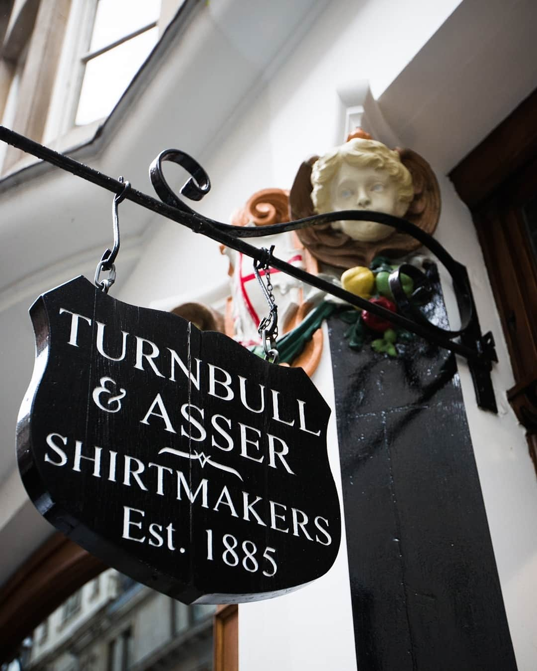 ターンブル&アッサーのインスタグラム：「Jermyn Street, our flagship and mainstay since 1903. Visit our store for the latest styling pieces and be greeted by purveyors of all things Turnbull & Asser for your sartorial styling needs.⁠ ⁠ #TurnbullandAsser」