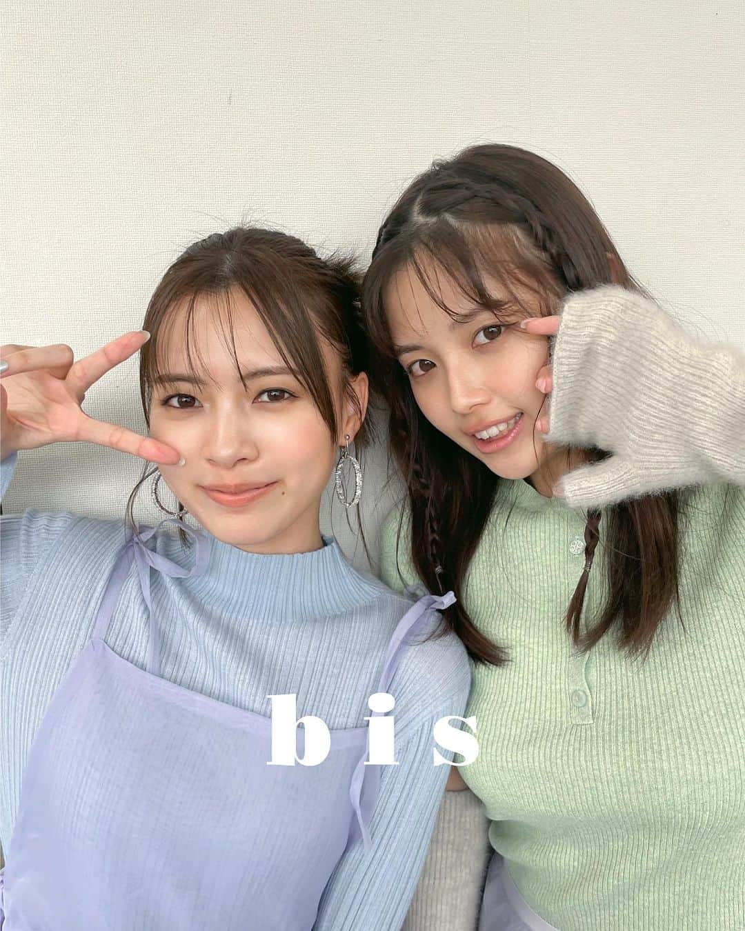 bis_web bis [ビス] さんのインスタグラム写真 - (bis_web bis [ビス] Instagram)「𓊆𝐎𝐅𝐅 𝐒𝐇𝐎𝐓 & 𝐏𝐑𝐄𝐒𝐄𝐍𝐓𓊇  発売中の#bis9月号 から #新條由芽 ちゃんと #森日菜美 ちゃんの オフショを公開🩵💚 チェキプレゼントもあるよ🪽 ┈┈┈┈┈┈┈┈┈┈┈┈┈┈ ⌇𝑃𝑅𝐸𝑆𝐸𝑁𝑇 ⌇ ゆめちゃんとひなみちゃんの サイン入りチェキをプレゼント🎞️✏️  応募方法　 ・ @bis_web をフォロー ・この投稿にいいね ・この投稿に 「この秋食べたいもの」を コメントすると当選確率が アップするよ🍠🍐🍇  応募期間 9月17日（日）まで📅 ご応募お待ちしてます.ᐟ.ᐟ ┈┈┈┈┈┈┈┈┈┈┈┈┈┈ #bis_web」9月7日 20時35分 - bis_web