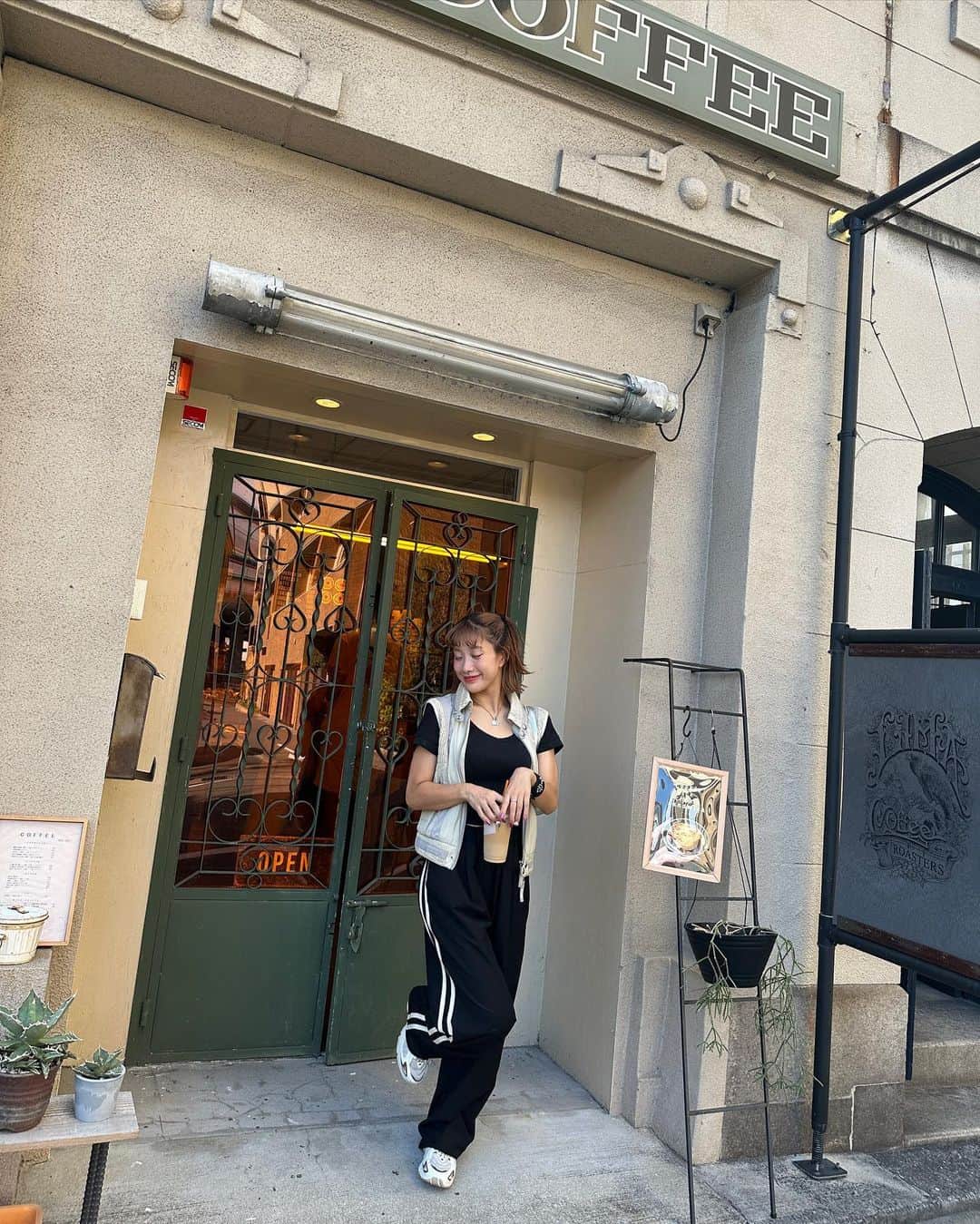 HANAさんのインスタグラム写真 - (HANAInstagram)「カフェラテ☕️だいすき🫶  イベントの合間に見つけたカフェ☕️ 好きだった♡  名前ちょっと忘れちゃった😂」9月7日 20時35分 - banghana