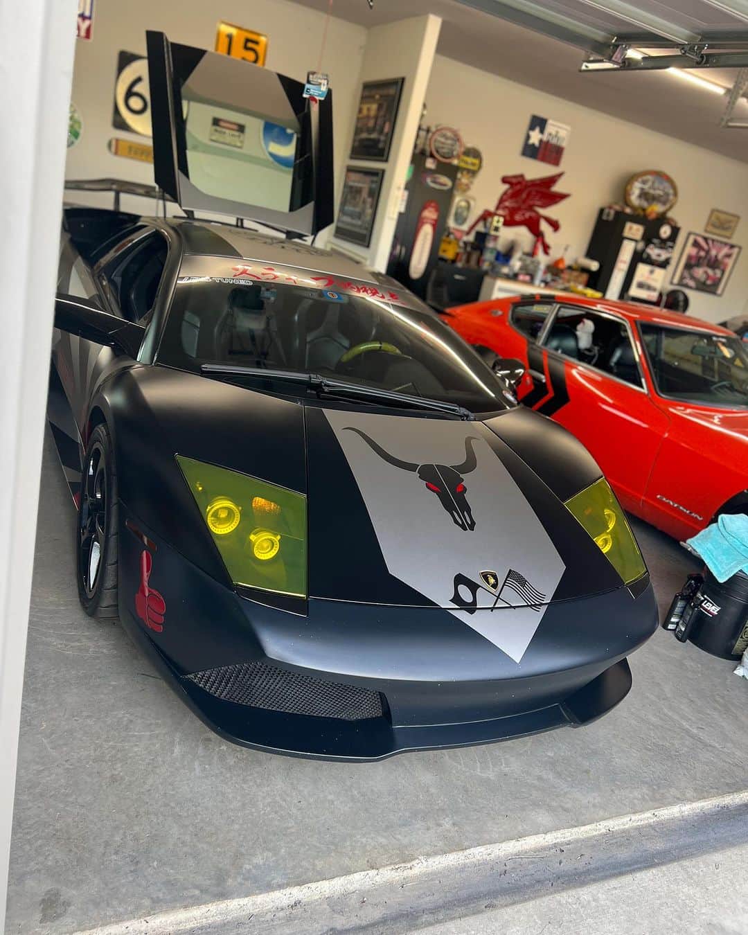 スティーブのインスタグラム：「The bull and the Z. ランボルギーニとフェアレディZ  Did you watch the @vinwiki episode about how I found this lambo? Very interesting story if you haven’t check it out」