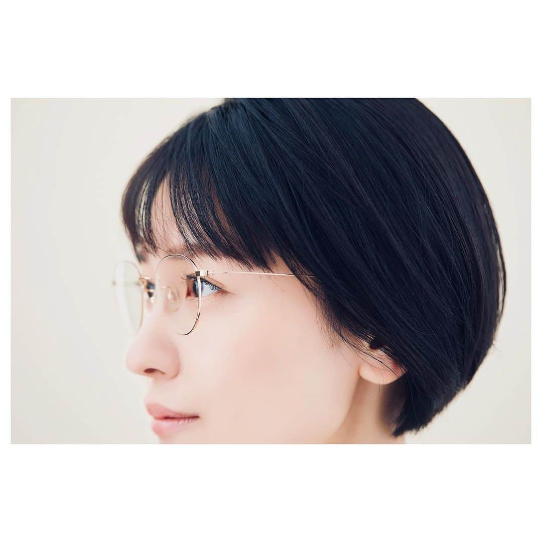 こうやもゆさんのインスタグラム写真 - (こうやもゆInstagram)「【 毎日投稿184日目👓 】 　  早いもので… 早すぎるもので…  9月に入って、1週間が経ちました。  この夏は たくさんペーパーハットを被っていたんだけど そういう夏全開な帽子は いつ頃まで被れるんだろう。  麦わら帽子的な帽子が 秋冬の帽子よりも似合うから もう少し被らせていただきたい…👒  ... ... ... ... ... ... ... ... ... ... ... ... ... ... ... ... ... 　  ＼ 励みになります！ ／  いいね 👉 ♡マークをタップ！  保存 👉 写真右下のしおりマークもタップ！  最新の投稿にコメント返ししてます。お気軽に💭 ️  ... ... ... ... ... ... ... ... ... ... ... ... ... ... ... ... ... ㅤㅤㅤㅤㅤㅤㅤㅤㅤㅤㅤㅤㅤㅤㅤㅤㅤㅤㅤㅤㅤㅤㅤㅤㅤㅤ  📸 他の投稿はこちらから → @1001moyu   🎤 音楽アカ(ライブ写真等) → @moyu_song ㅤㅤㅤㅤㅤㅤㅤㅤㅤㅤㅤㅤㅤㅤㅤㅤㅤㅤㅤㅤㅤㅤㅤㅤㅤㅤ  ... ... ... ... ... ... ... ... ... ... ... ... ... ... ... ... ...  #被写体 #被写体になります #被写体モデル #被写体希望 #被写体女子 #被写体依頼受付中 #被写体なります #被写体やります #被写体になりたい #被写体モデルやります #被写体します #被写体東京 #東京被写体 #東京被写体モデル #東京被写体女子 #めがねモデル #眼鏡モデル #メガネモデル #めがねのモデル #眼鏡のモデル #メガネのモデル」9月7日 20時30分 - 1001moyu